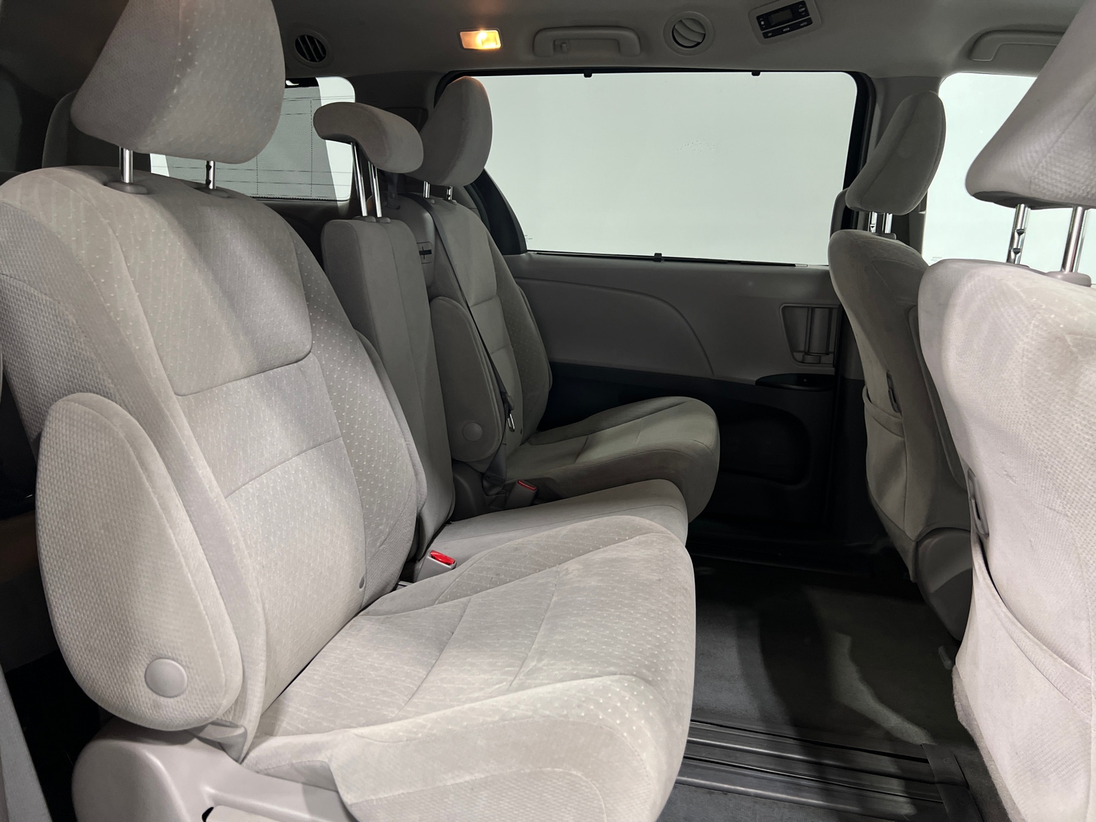 Thumbnail: 2018 Toyota Sienna - 6