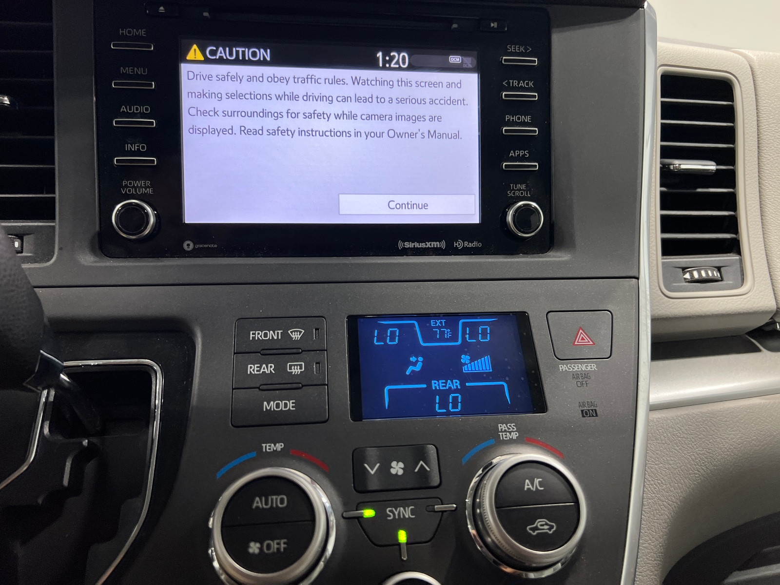 Thumbnail: 2018 Toyota Sienna - 4