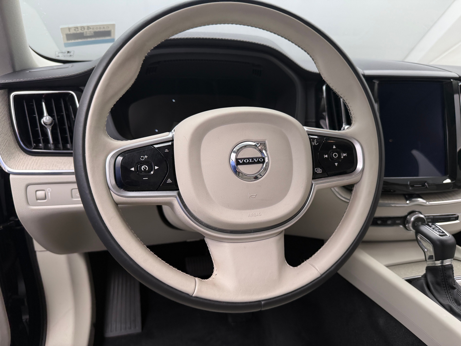 Thumbnail: 2018 Volvo XC60 - 4