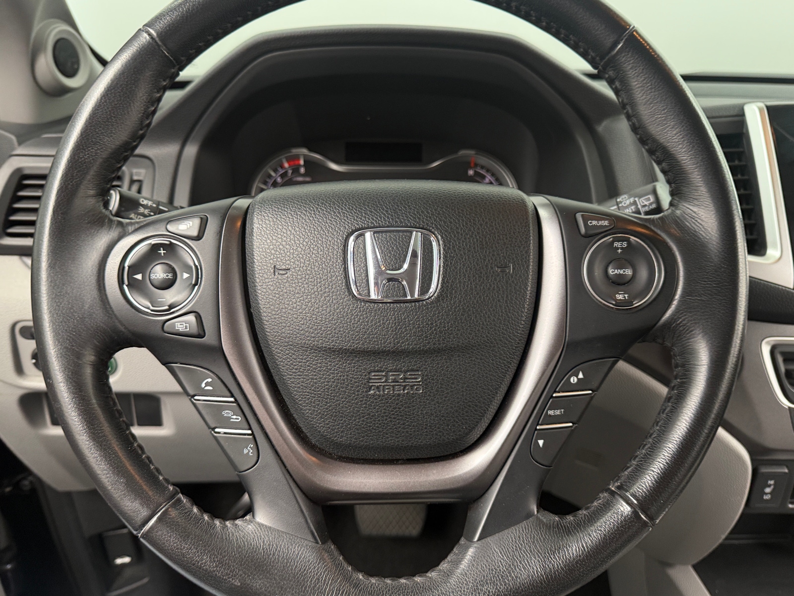 Thumbnail: 2017 Honda Pilot - 4