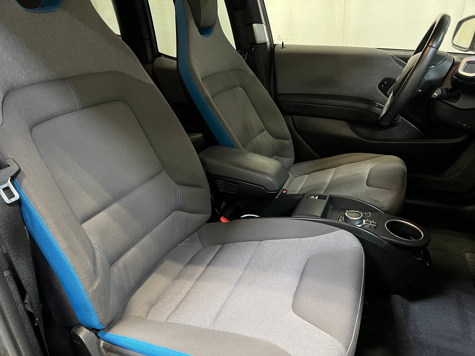Thumbnail: 2019 BMW i3 - 2