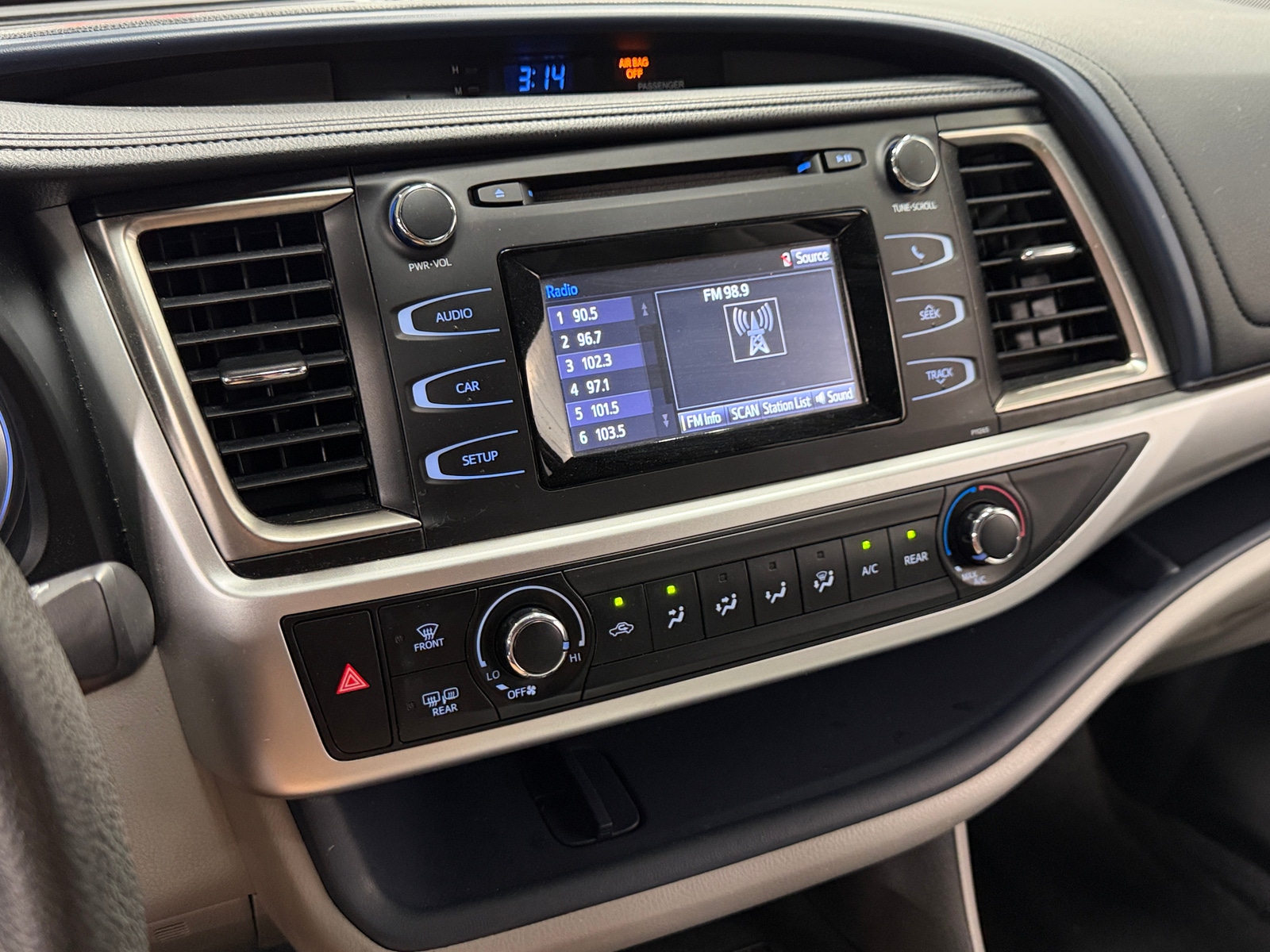 Thumbnail: 2016 Toyota Highlander - 4