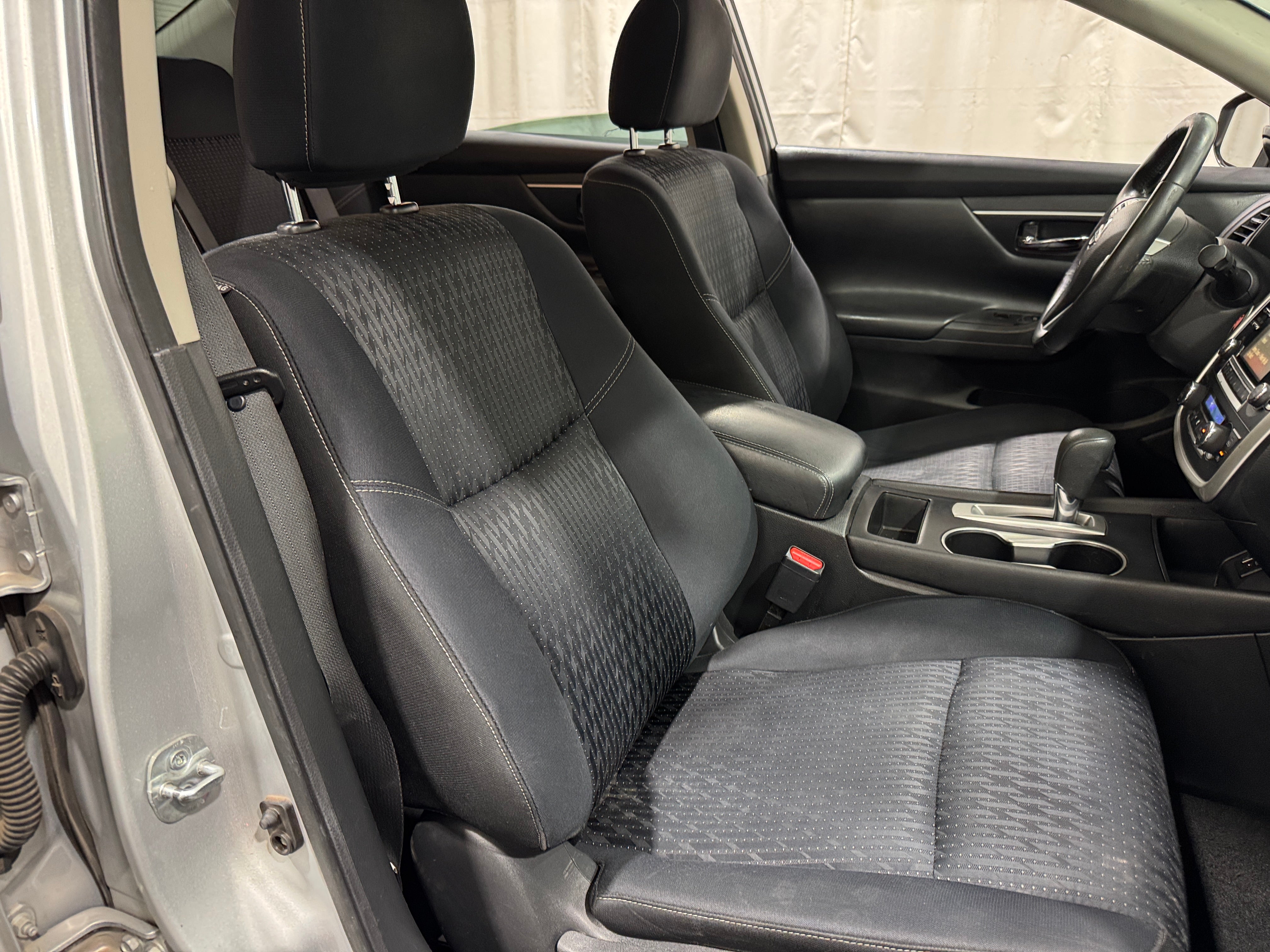 2016 Nissan Altima SV - Photo 9