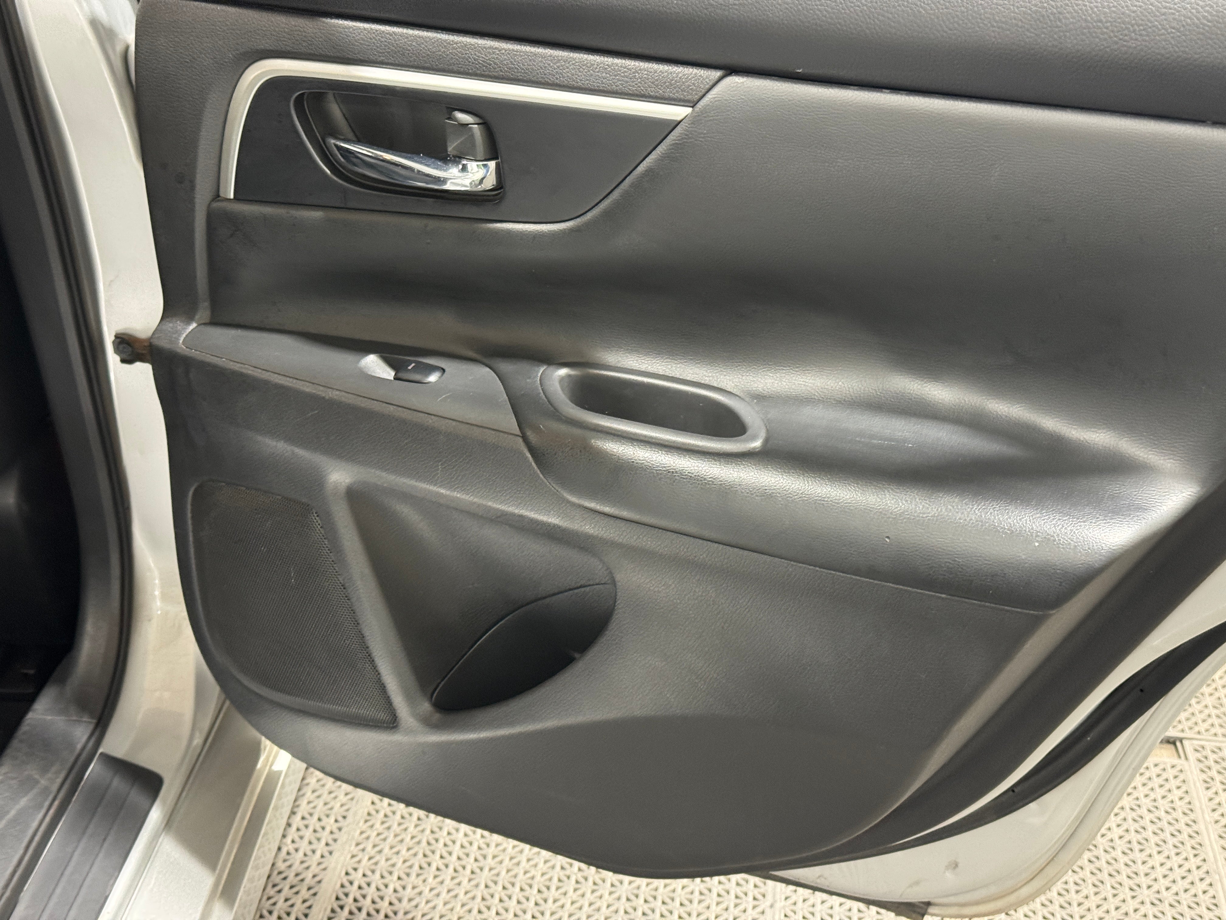 2016 Nissan Altima SV - Photo 22