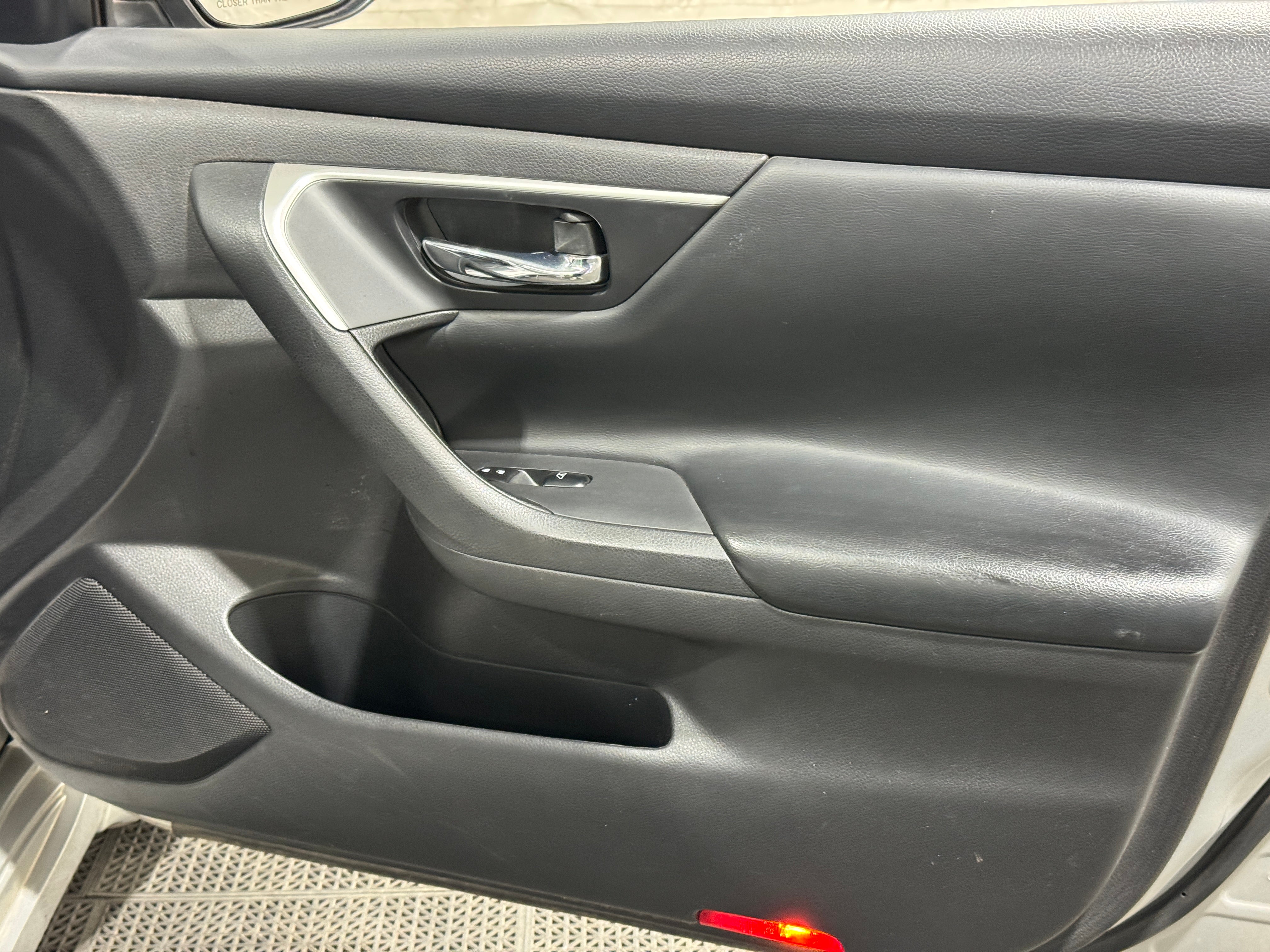 2016 Nissan Altima SV - Photo 23