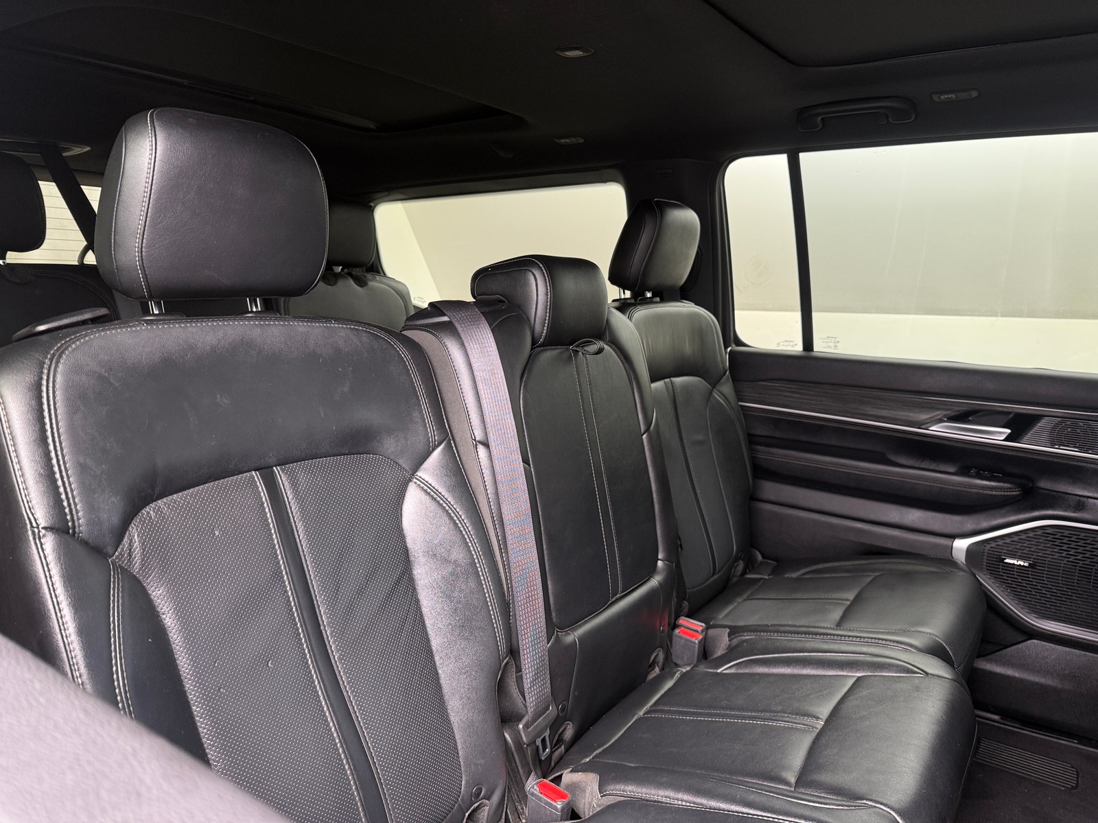 Thumbnail: 2022 Jeep Wagoneer - 5