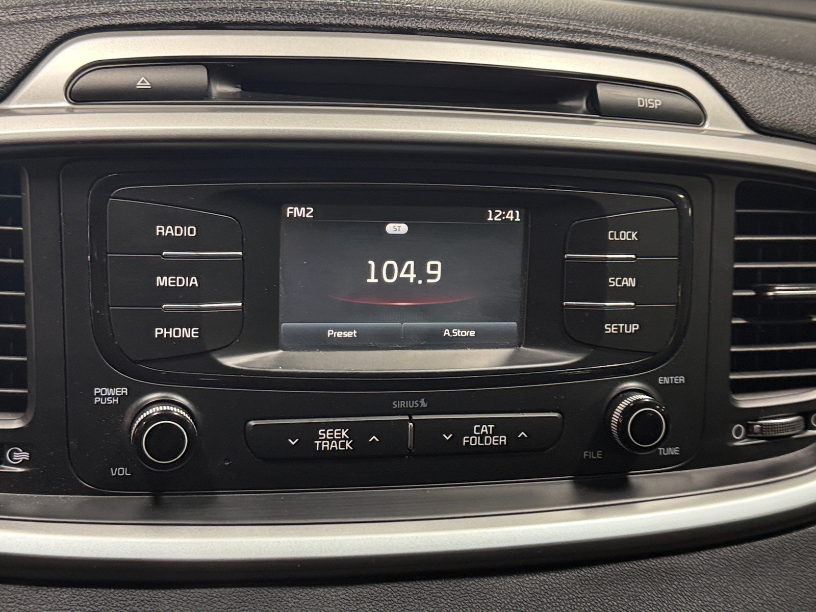 Thumbnail: 2016 Kia Sorento - 4