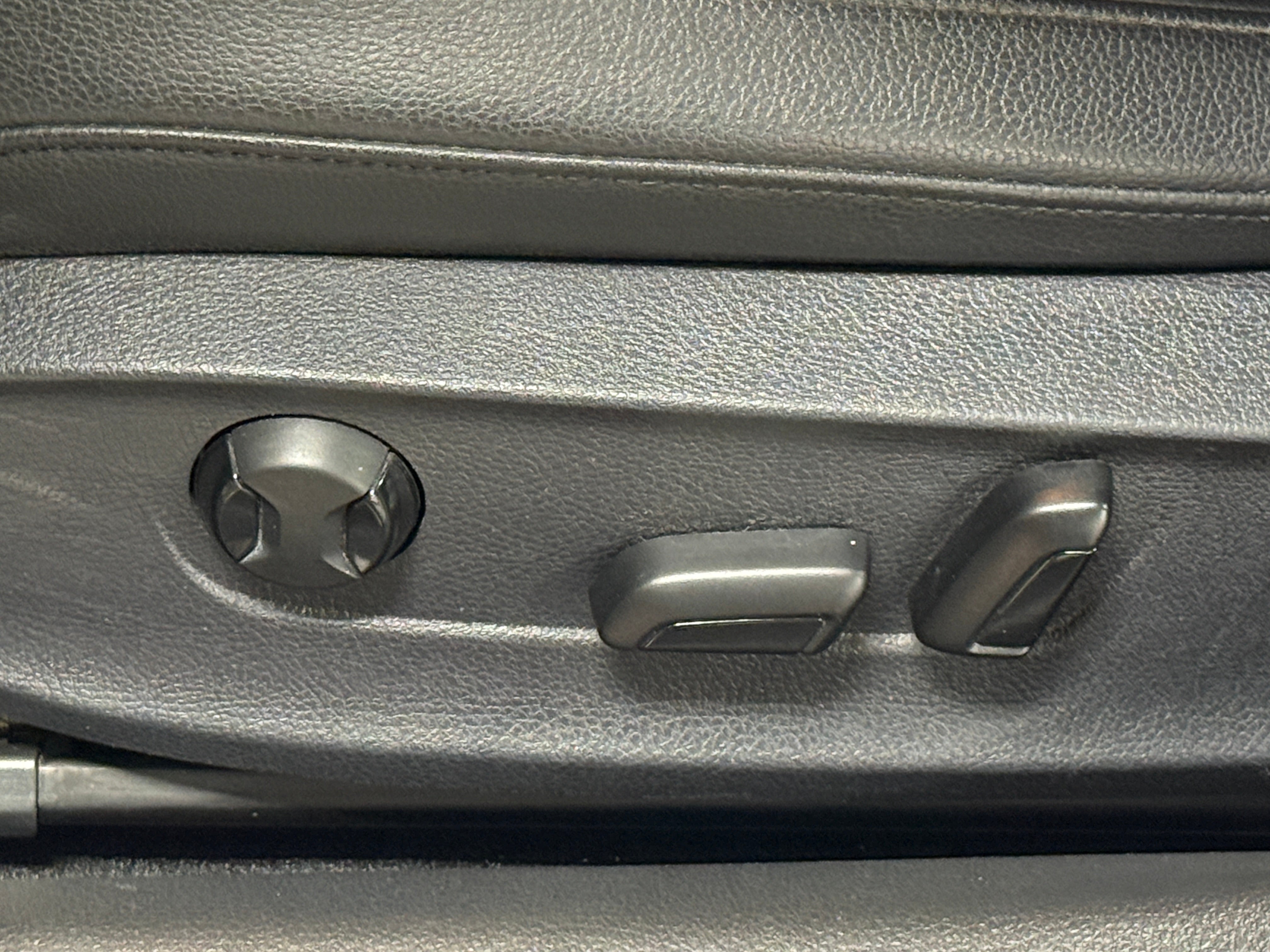 Used 2014 Volkswagen Passat SE with VIN 1VWBN7A3XEC092653 for sale in Pewaukee, WI