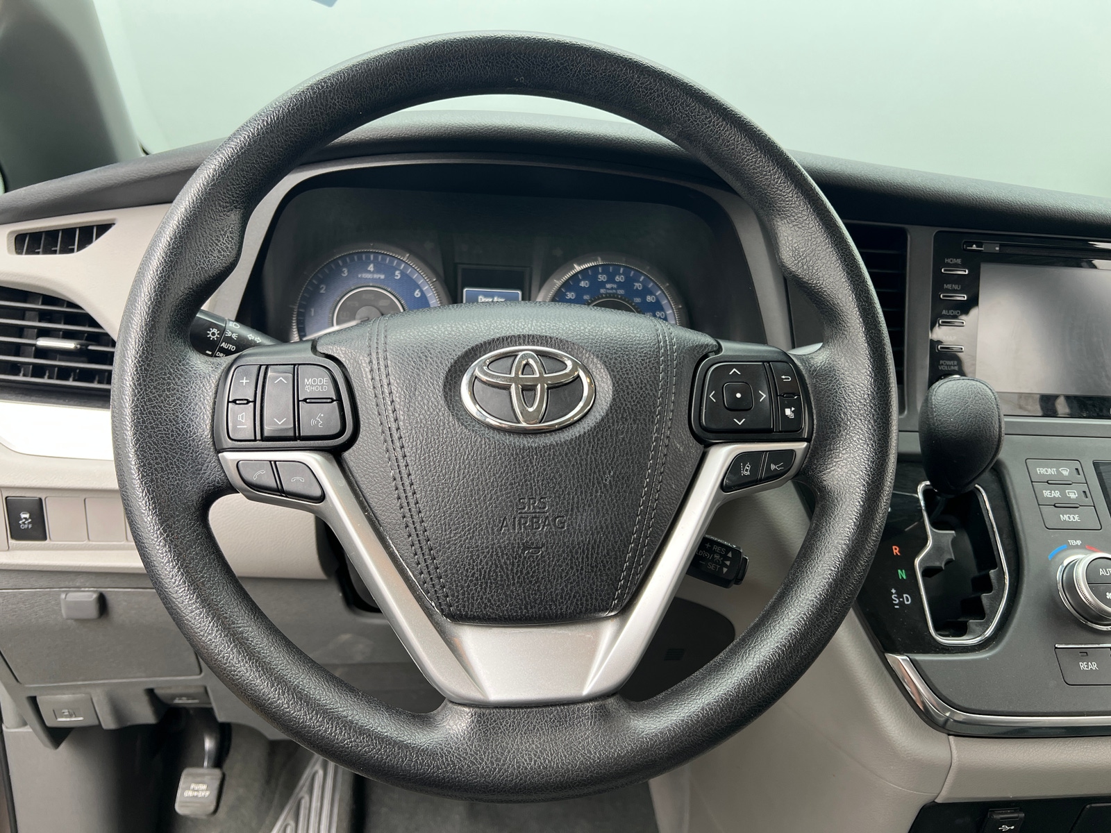 Thumbnail: 2019 Toyota Sienna - 5