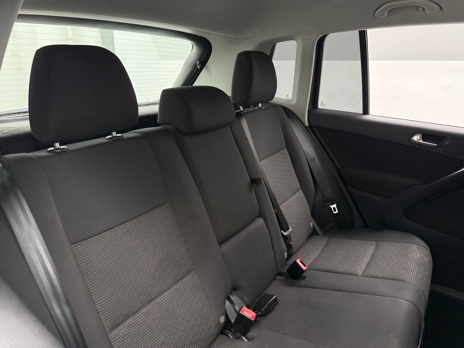 Thumbnail: 2017 Volkswagen Tiguan - 6