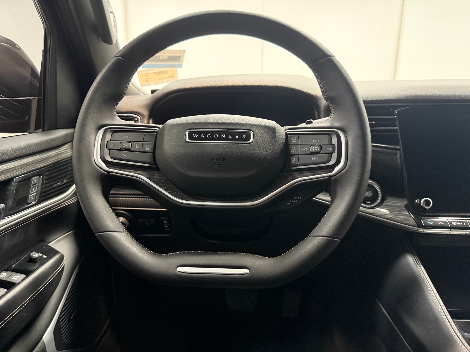 Thumbnail: 2022 Jeep Wagoneer - 4