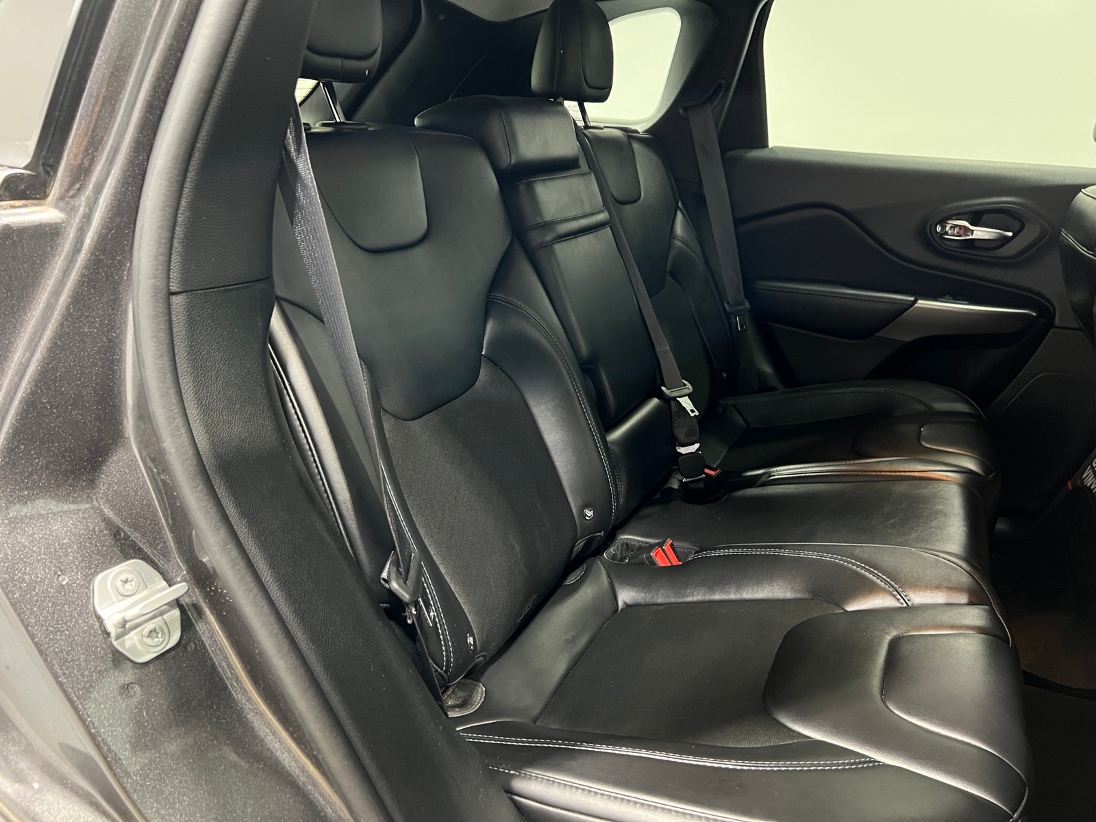 Thumbnail: 2019 Jeep Cherokee - 6