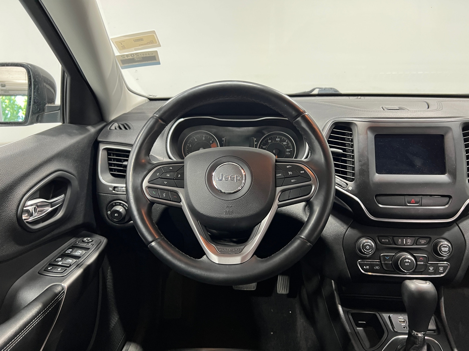 Thumbnail: 2019 Jeep Cherokee - 5