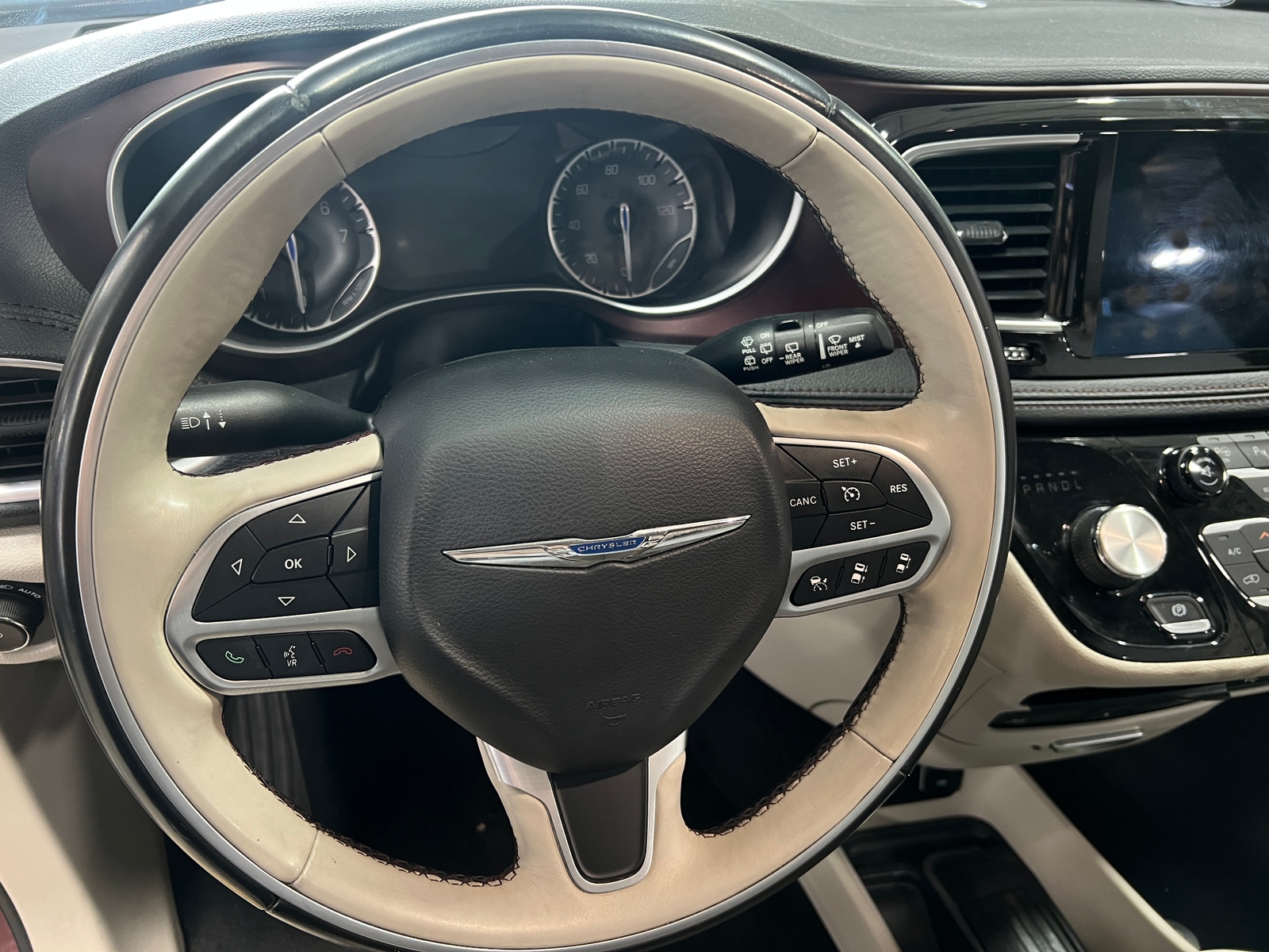 Thumbnail: 2017 Chrysler Pacifica - 4