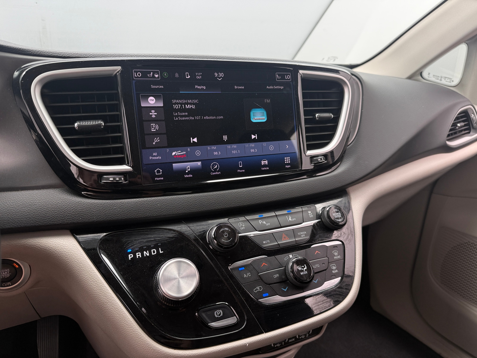 Thumbnail: 2024 Chrysler Pacifica - 3