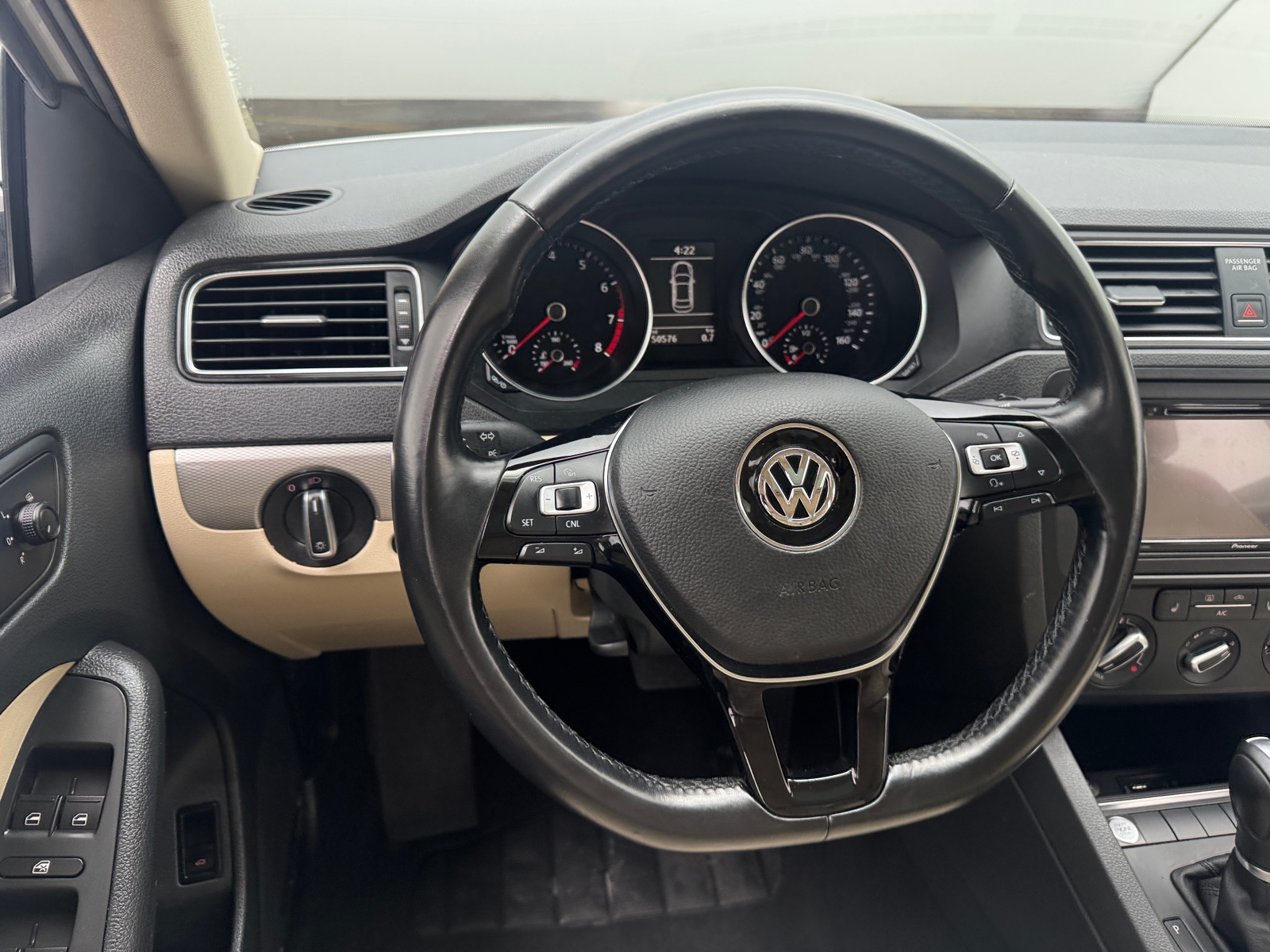 Thumbnail: 2017 Volkswagen Jetta - 4