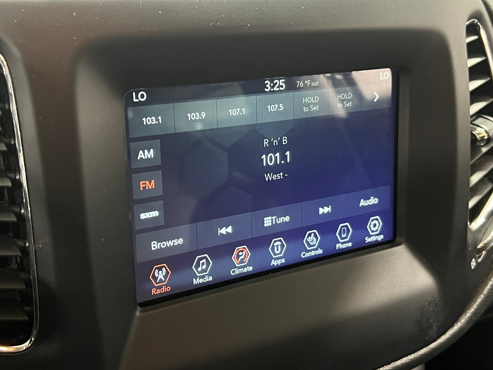 Thumbnail: 2021 Jeep Compass - 4