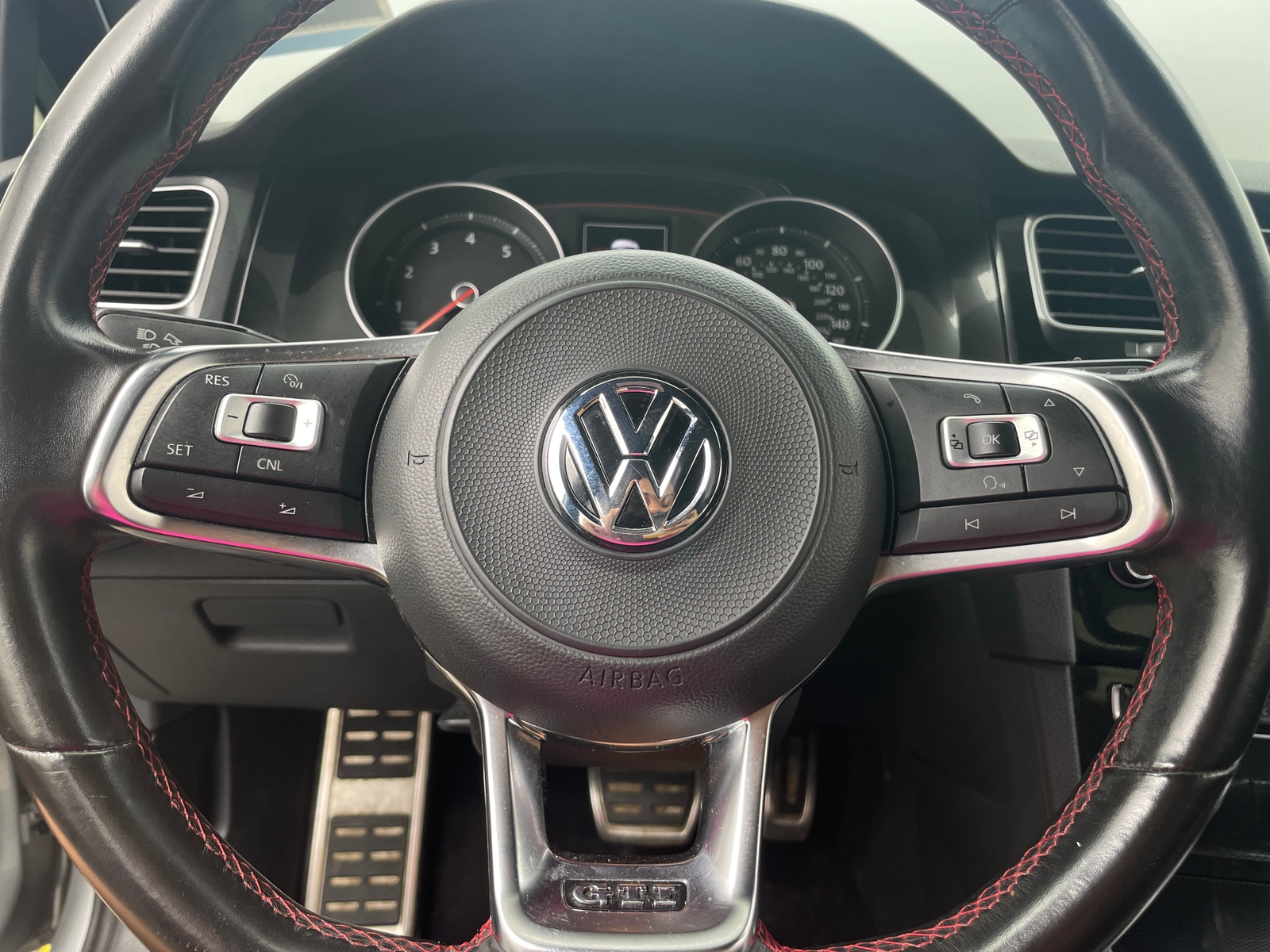 Thumbnail: 2017 Volkswagen Golf - 4