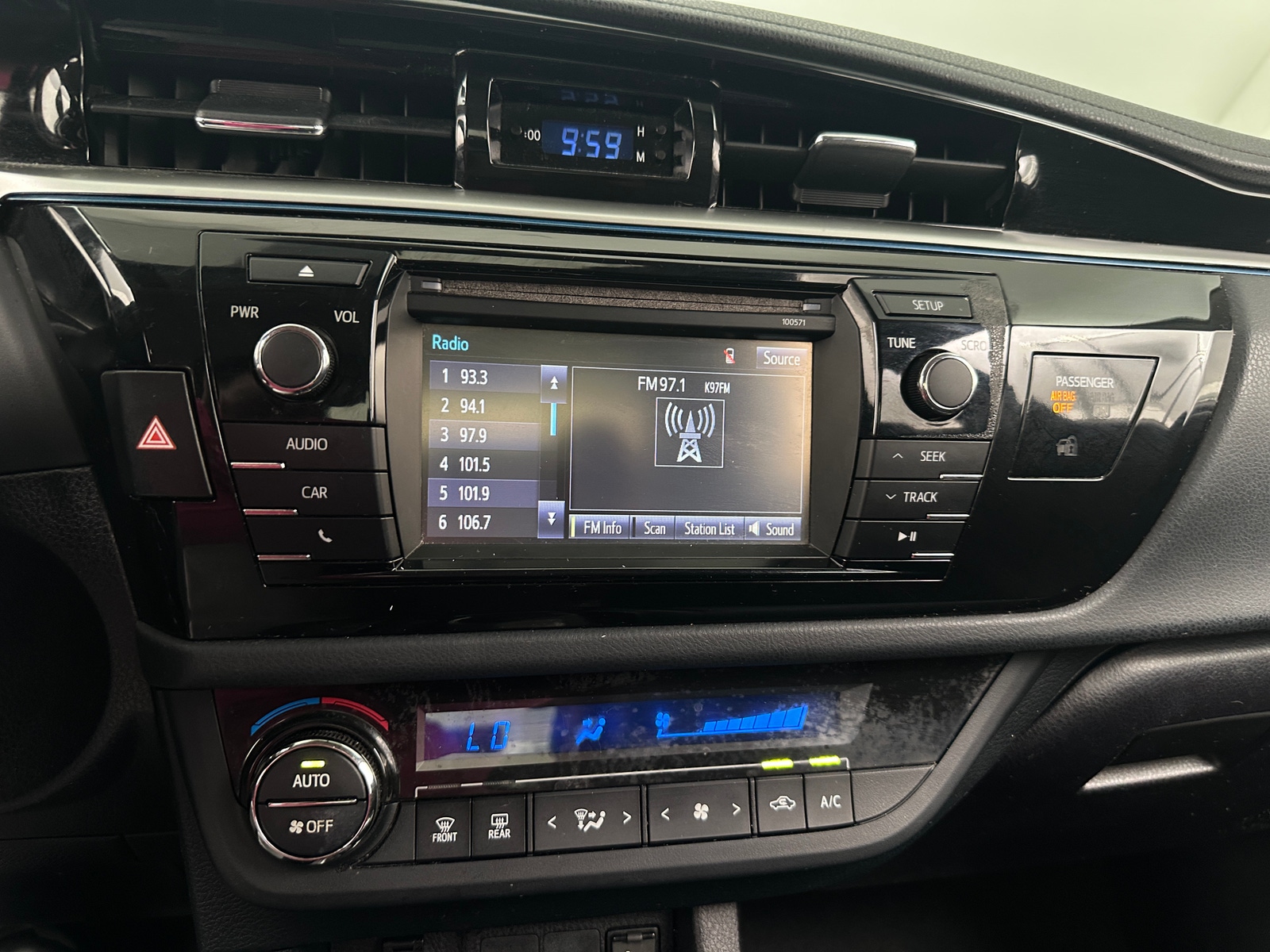 Thumbnail: 2016 Toyota Corolla - 4
