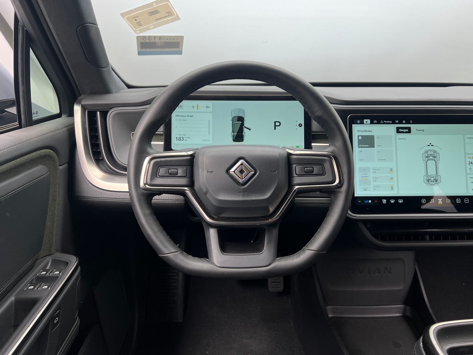 Thumbnail: 2025 Rivian R1S - 4