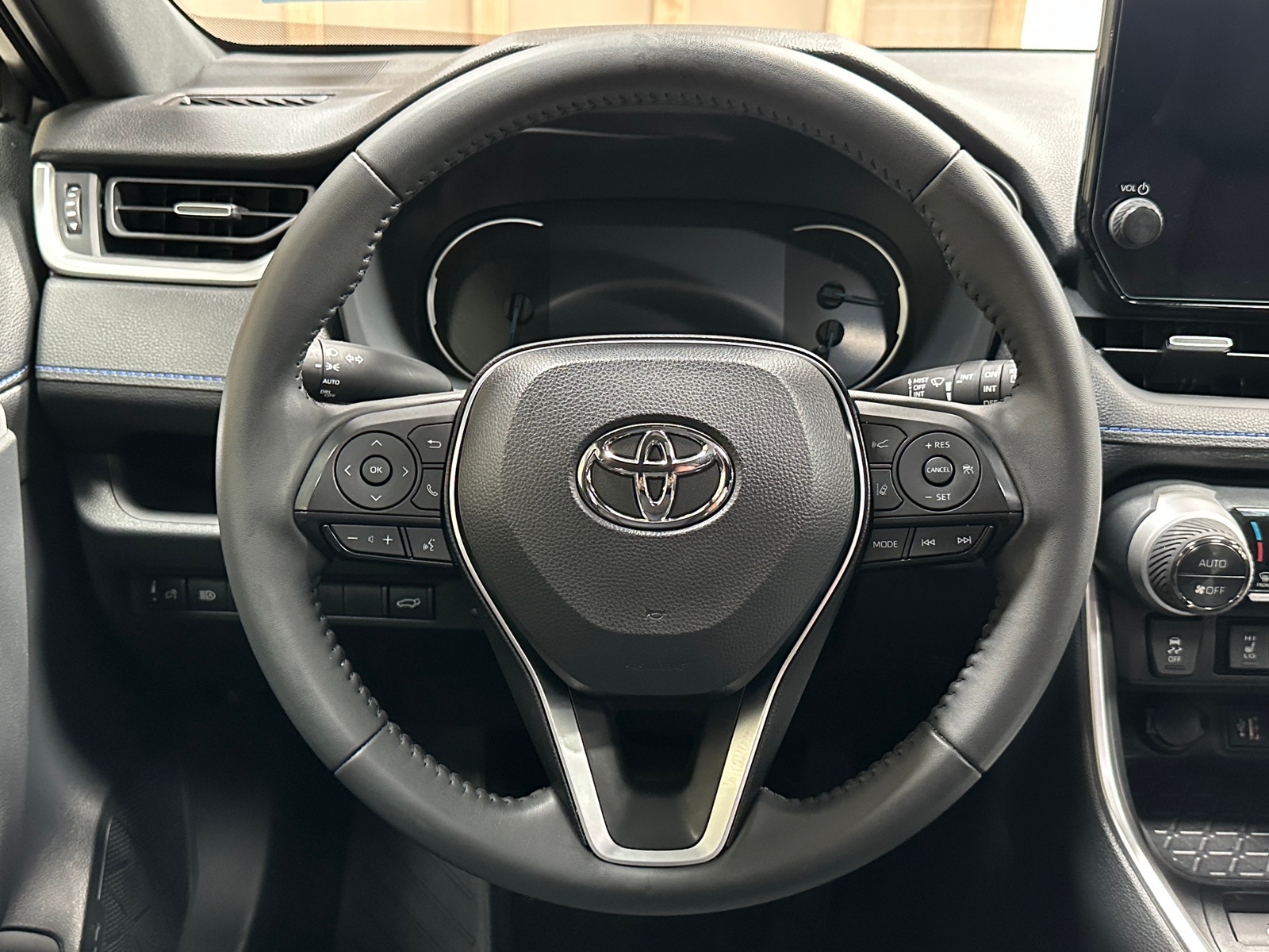 Thumbnail: 2025 Toyota RAV4 - 4