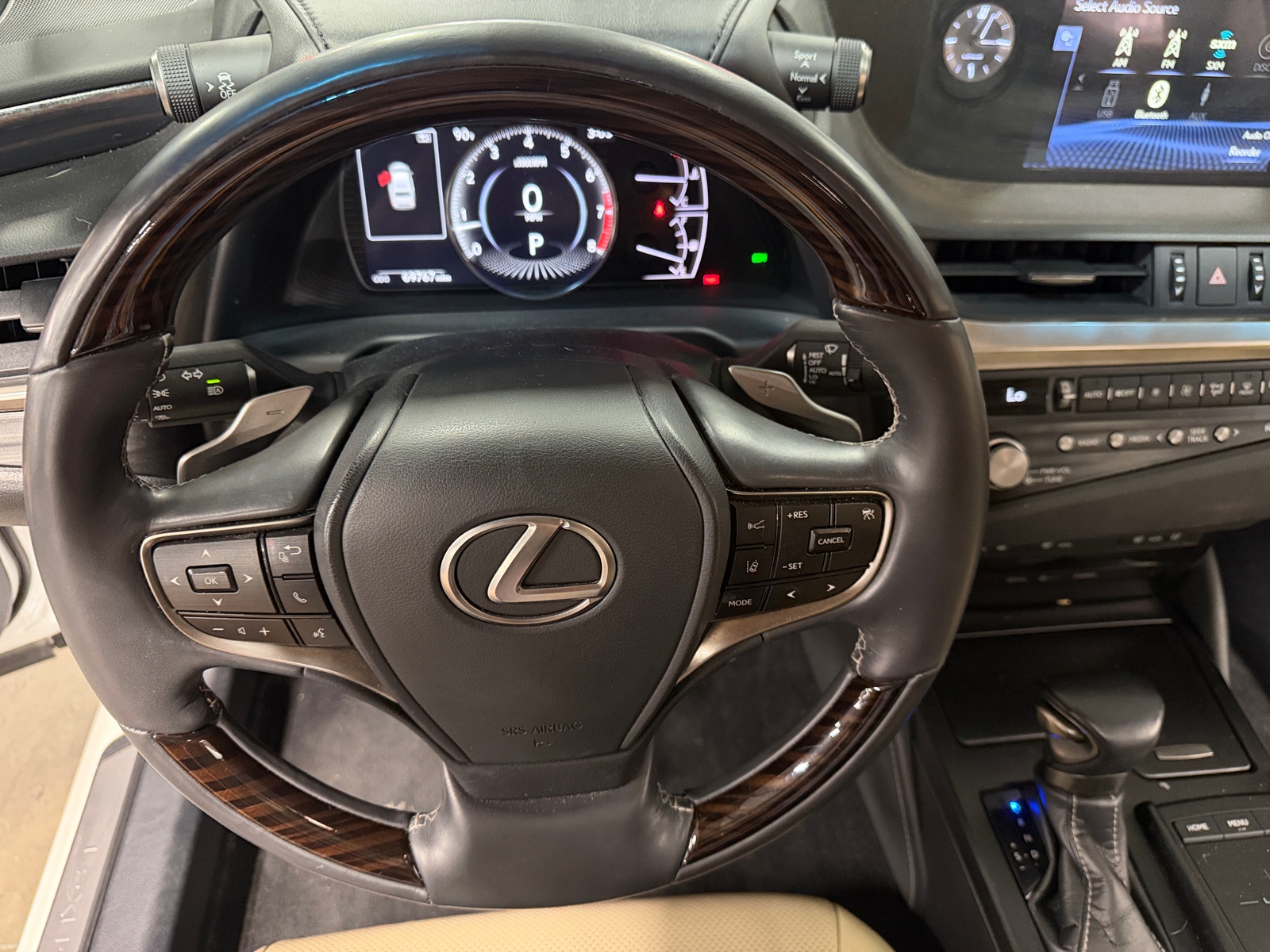 Thumbnail: 2021 Lexus ES - 4