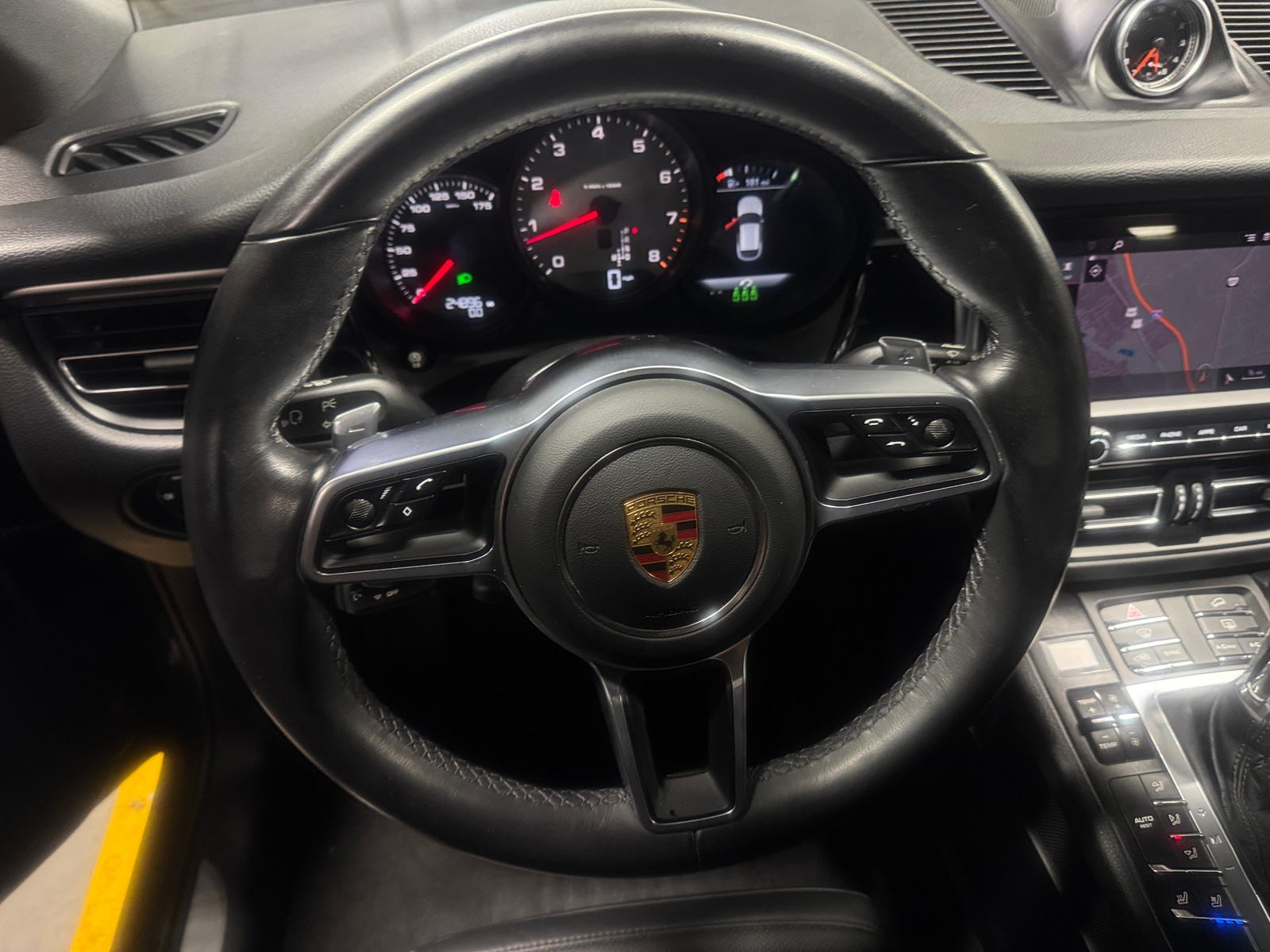 Thumbnail: 2021 Porsche Macan - 4