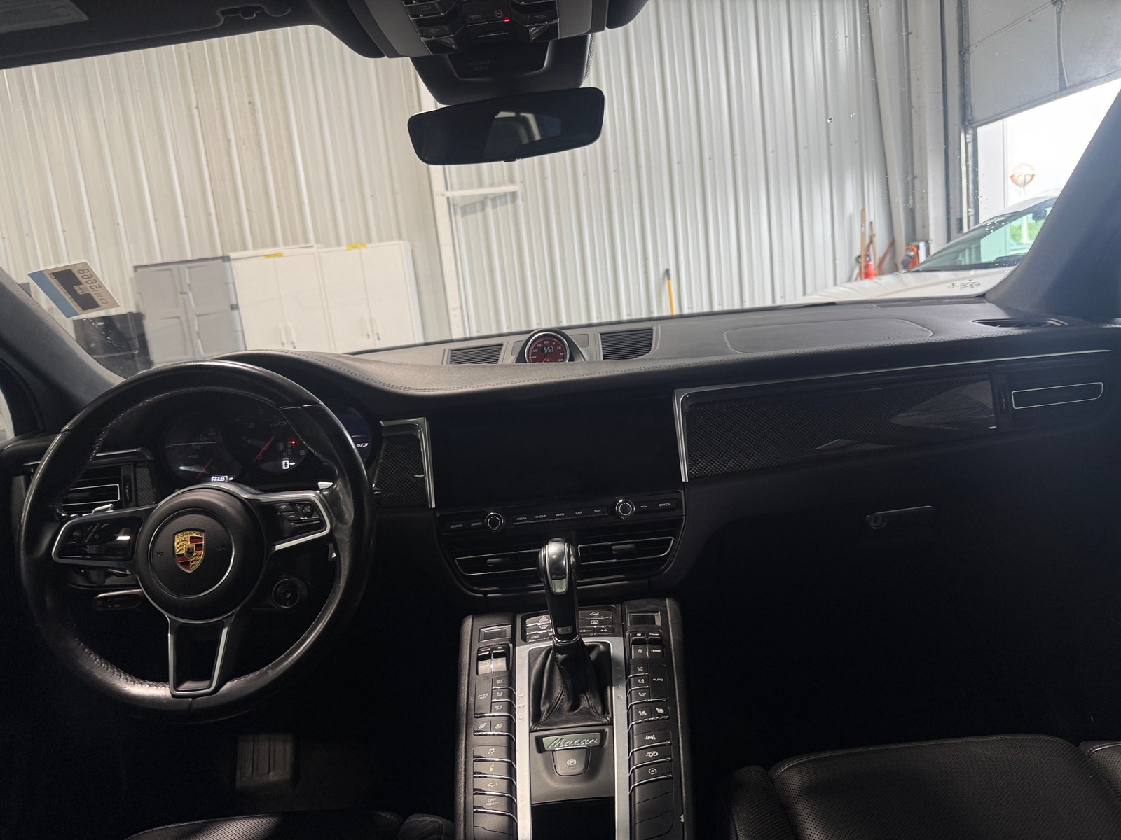 Thumbnail: 2021 Porsche Macan - 2