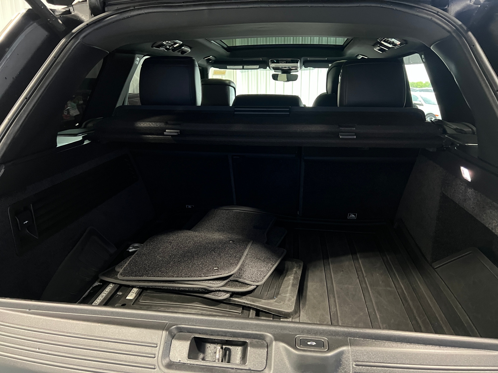 Thumbnail: 2022 Land Rover Range Rover - 6