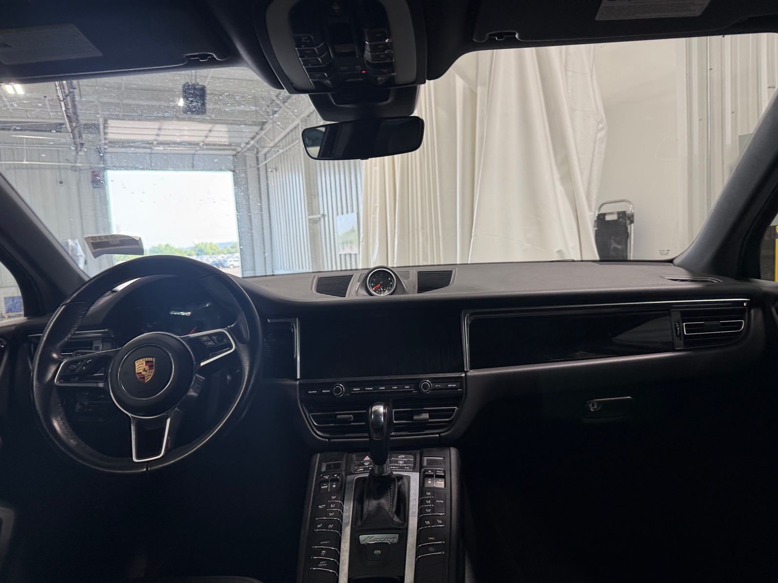 Thumbnail: 2020 Porsche Macan - 2
