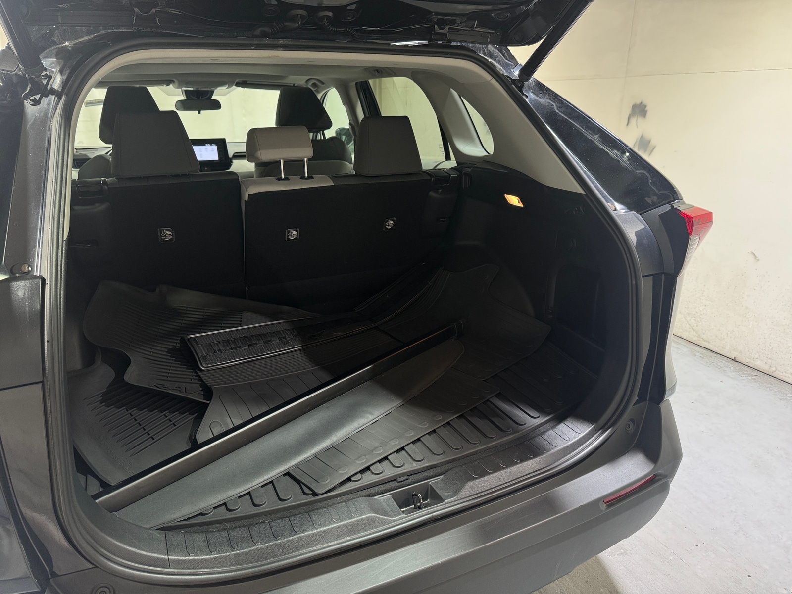 Thumbnail: 2021 Toyota RAV4 - 7