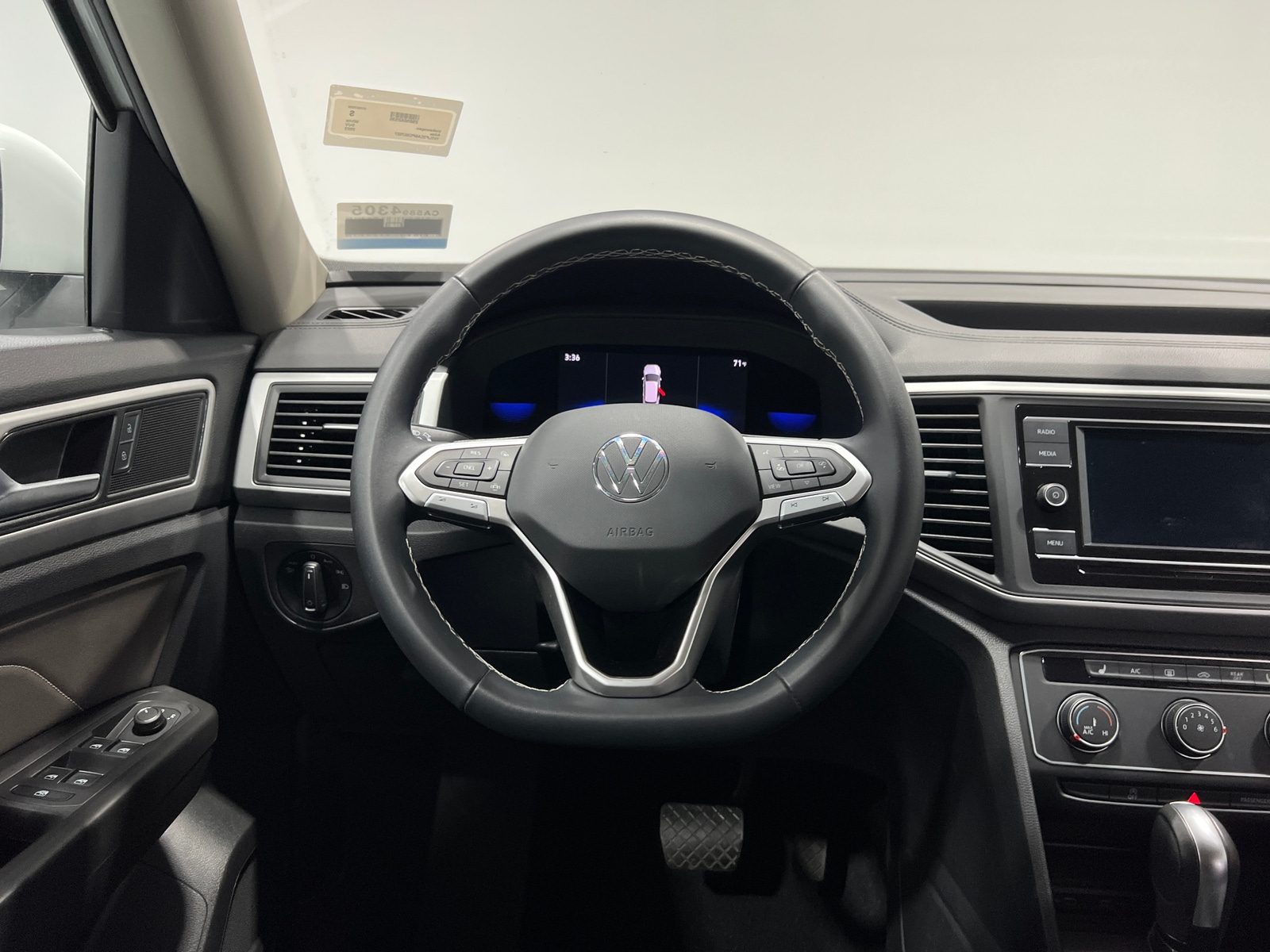 Thumbnail: 2023 Volkswagen Atlas - 4