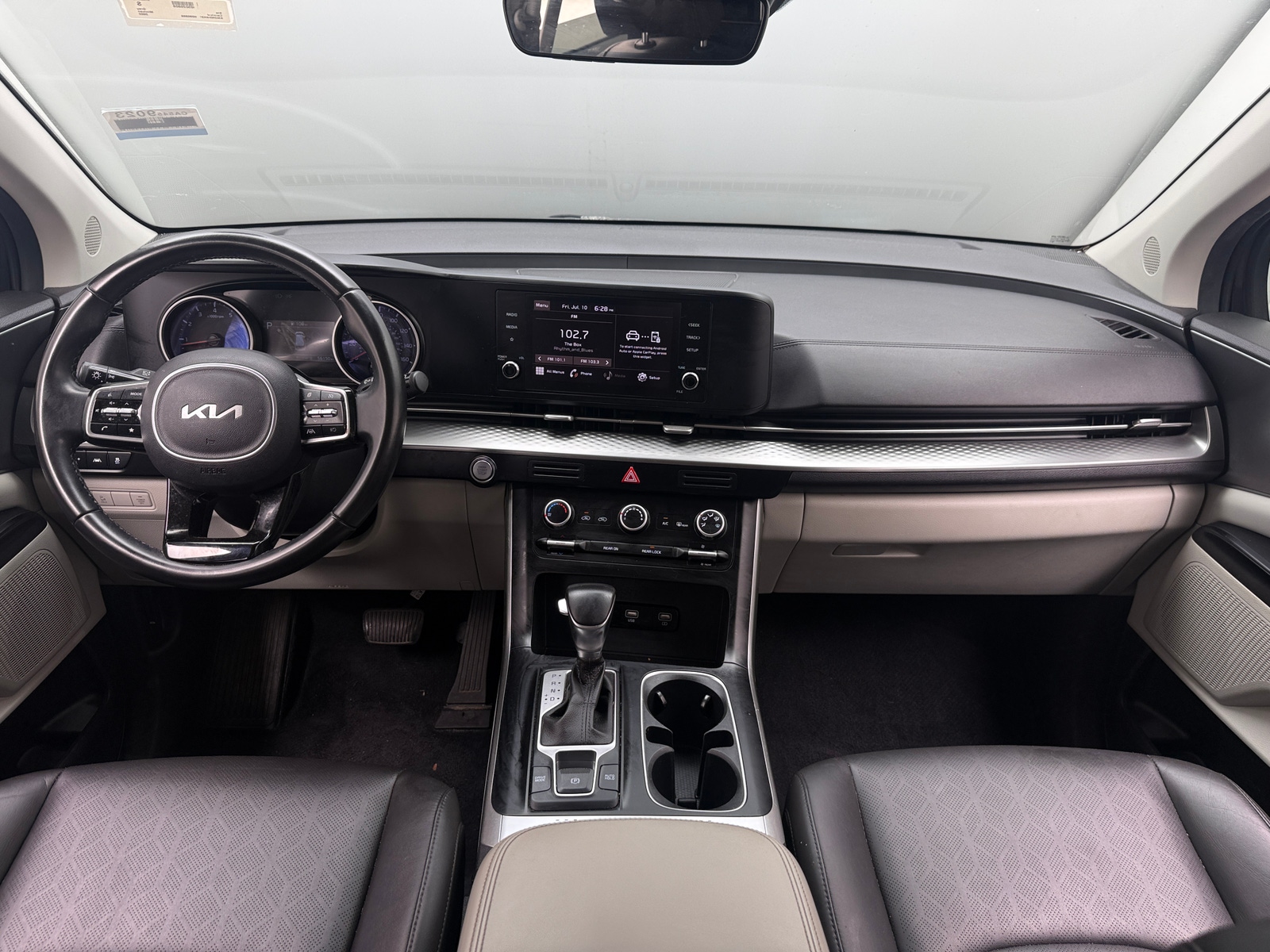 Thumbnail: 2022 Kia Carnival - 3