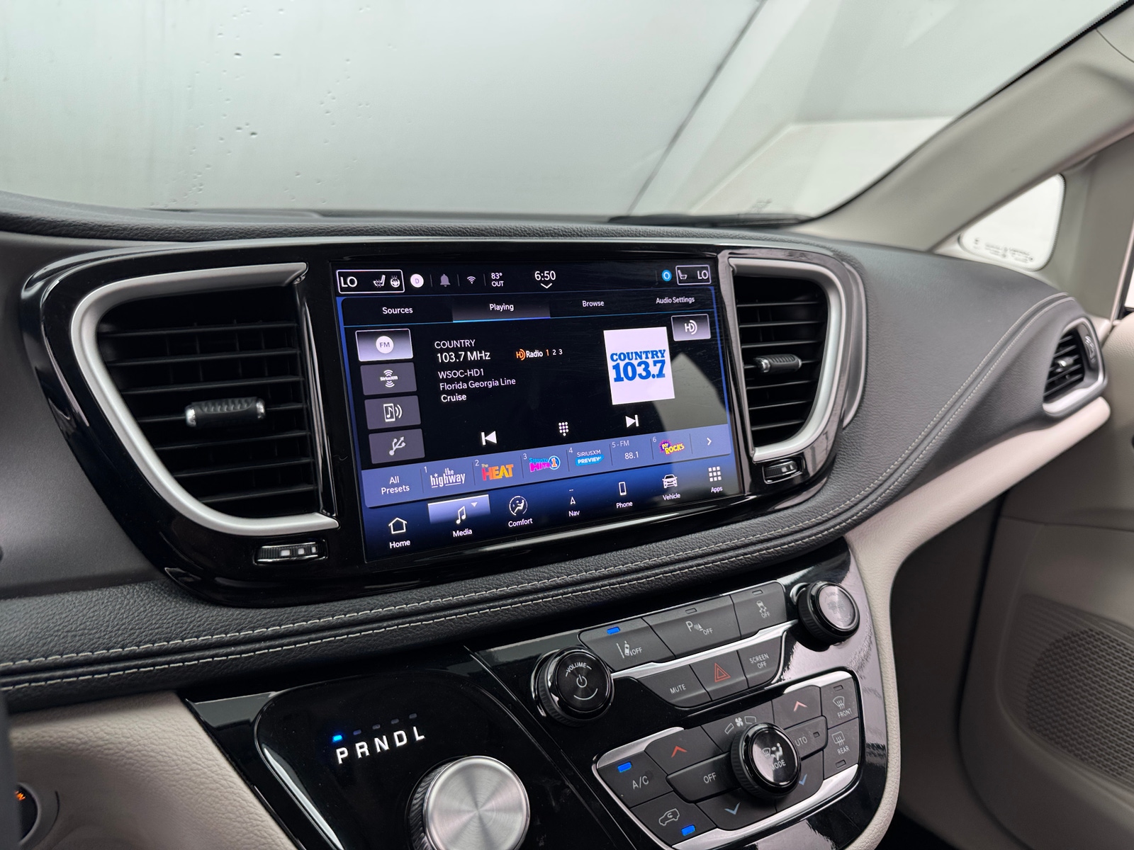 Thumbnail: 2024 Chrysler Pacifica - 3