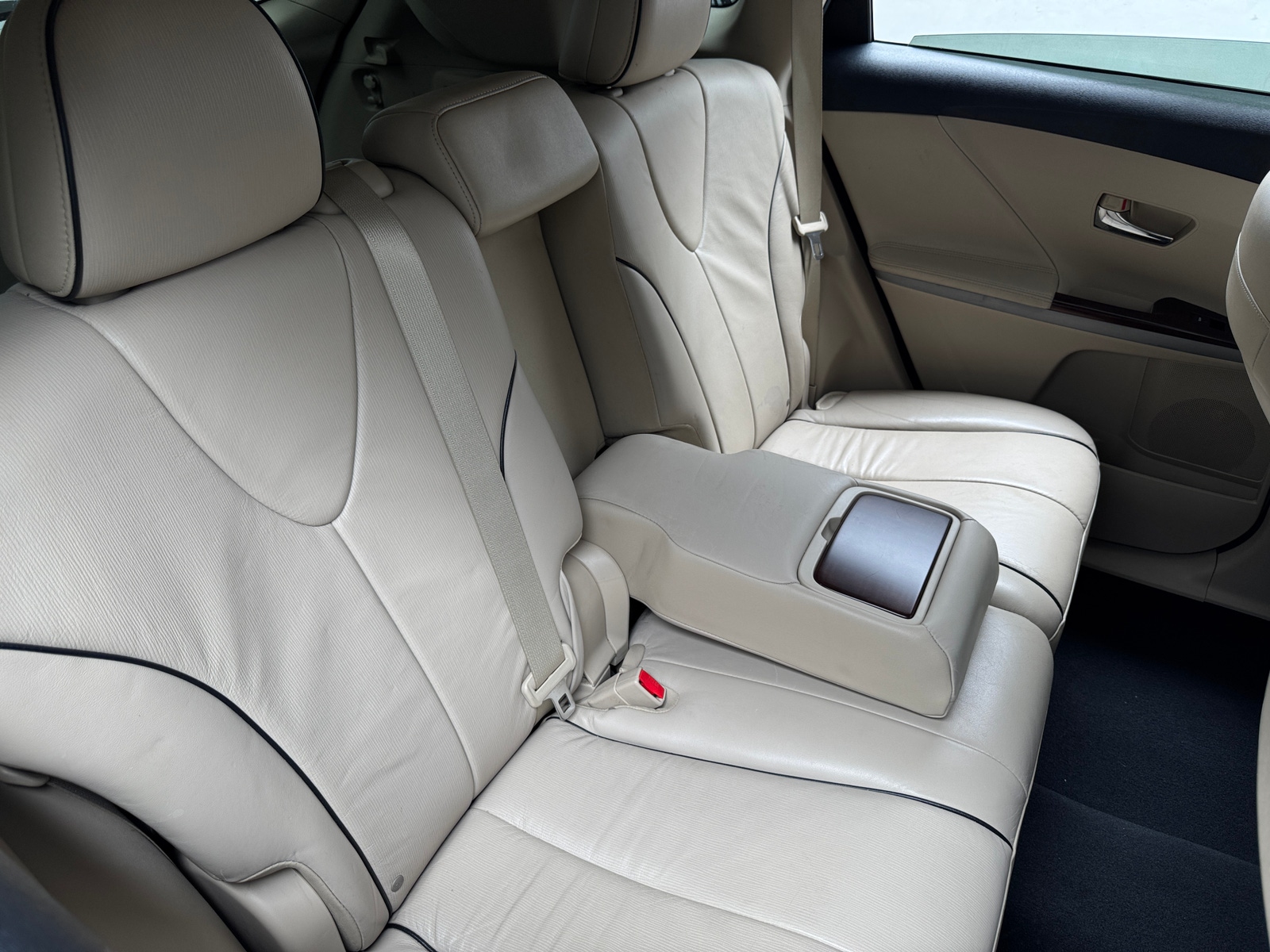 Thumbnail: 2011 Toyota Venza - 6