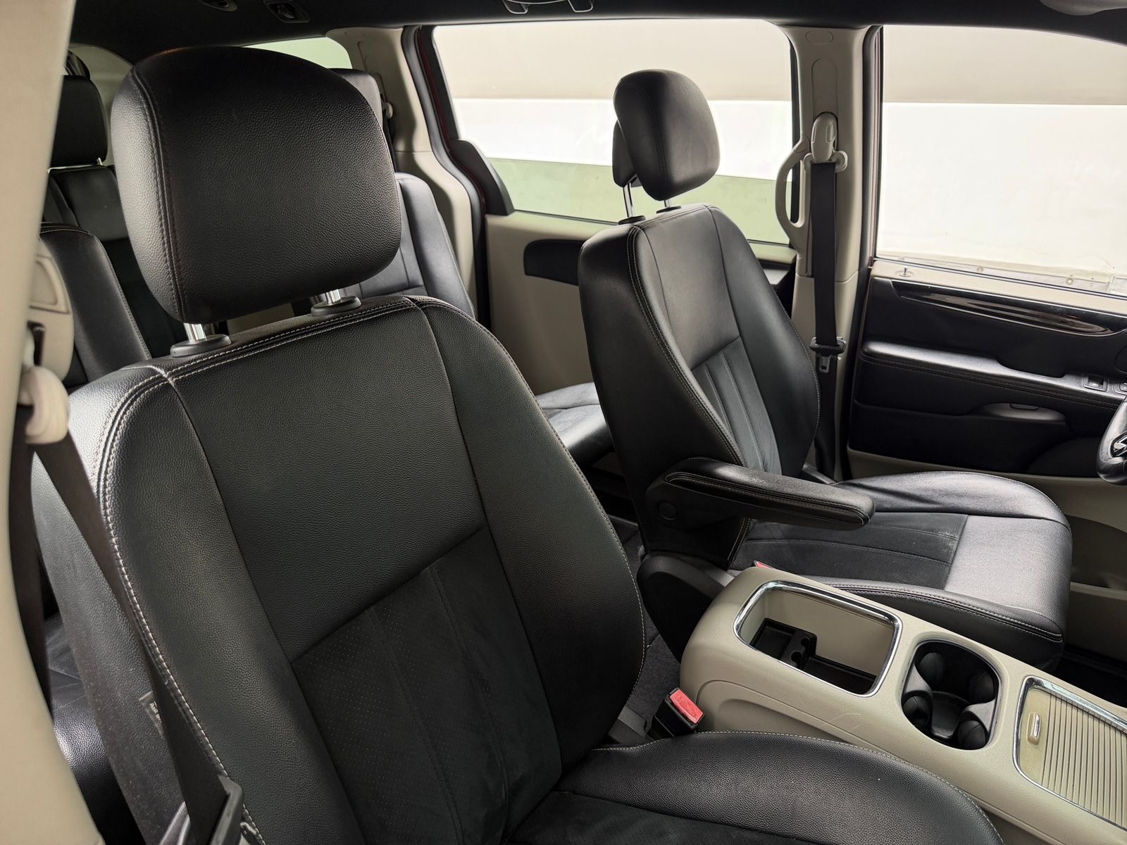 Thumbnail: 2018 Dodge Grand Caravan - 2