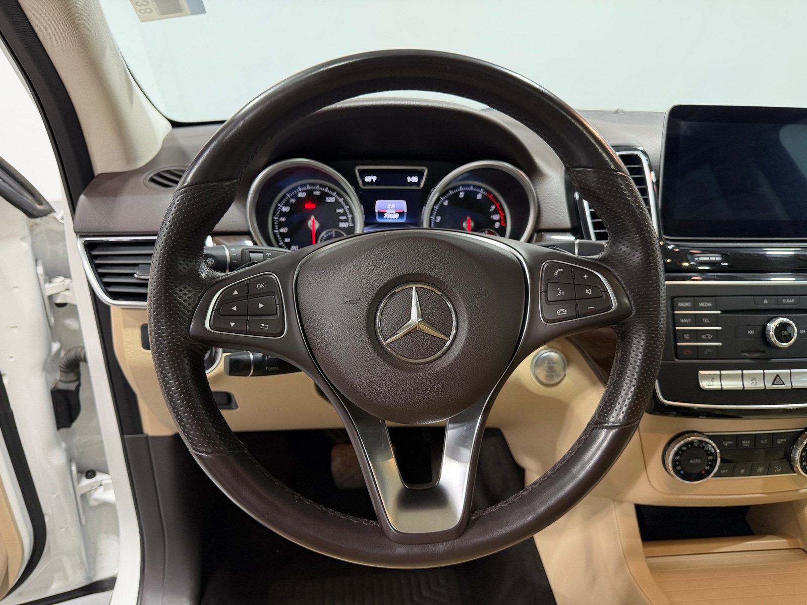 Thumbnail: 2017 Mercedes-Benz GLE - 4