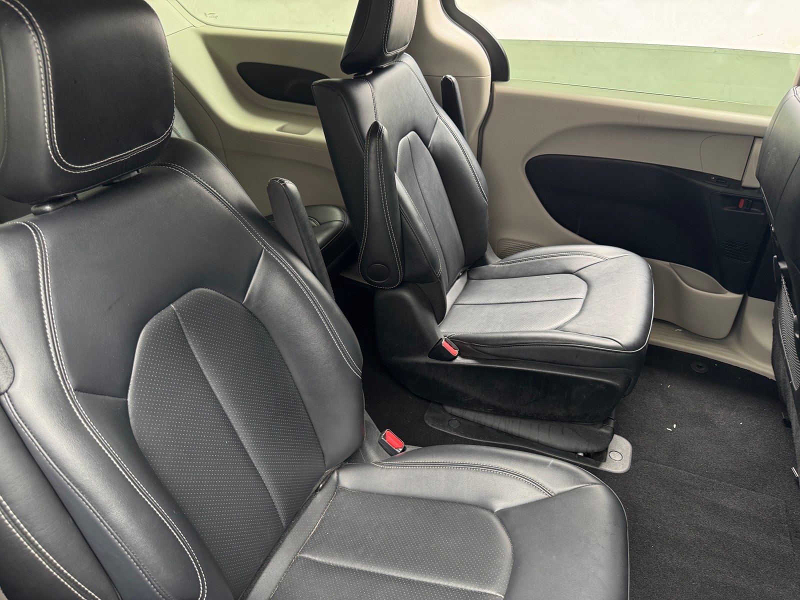 Thumbnail: 2024 Chrysler Pacifica - 5