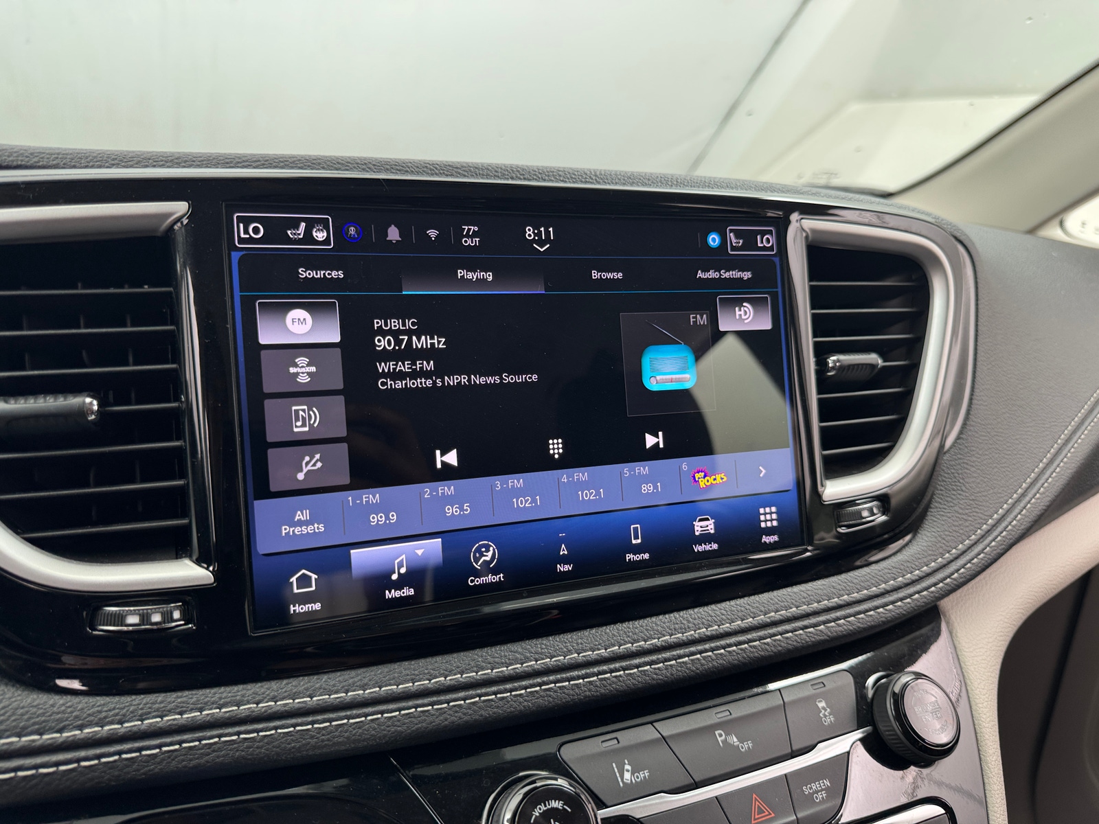 Thumbnail: 2024 Chrysler Pacifica - 3