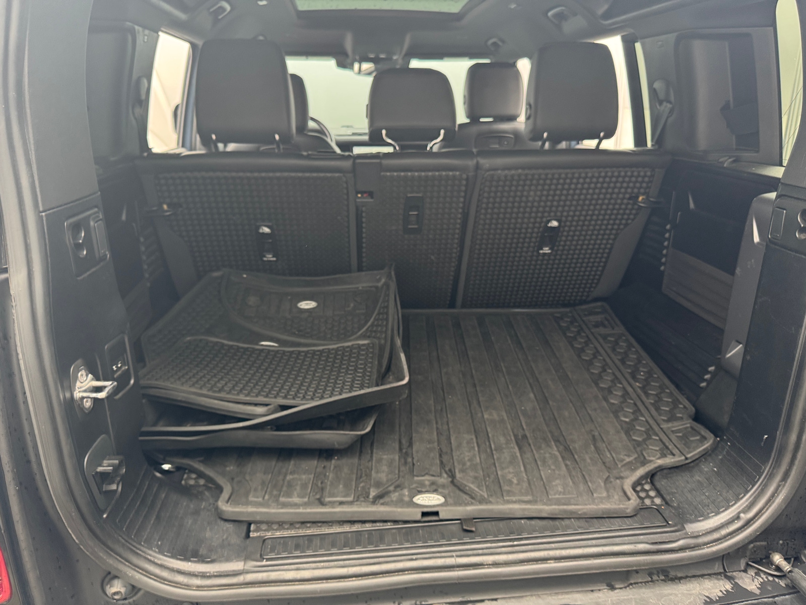 Thumbnail: 2022 Land Rover Defender - 7