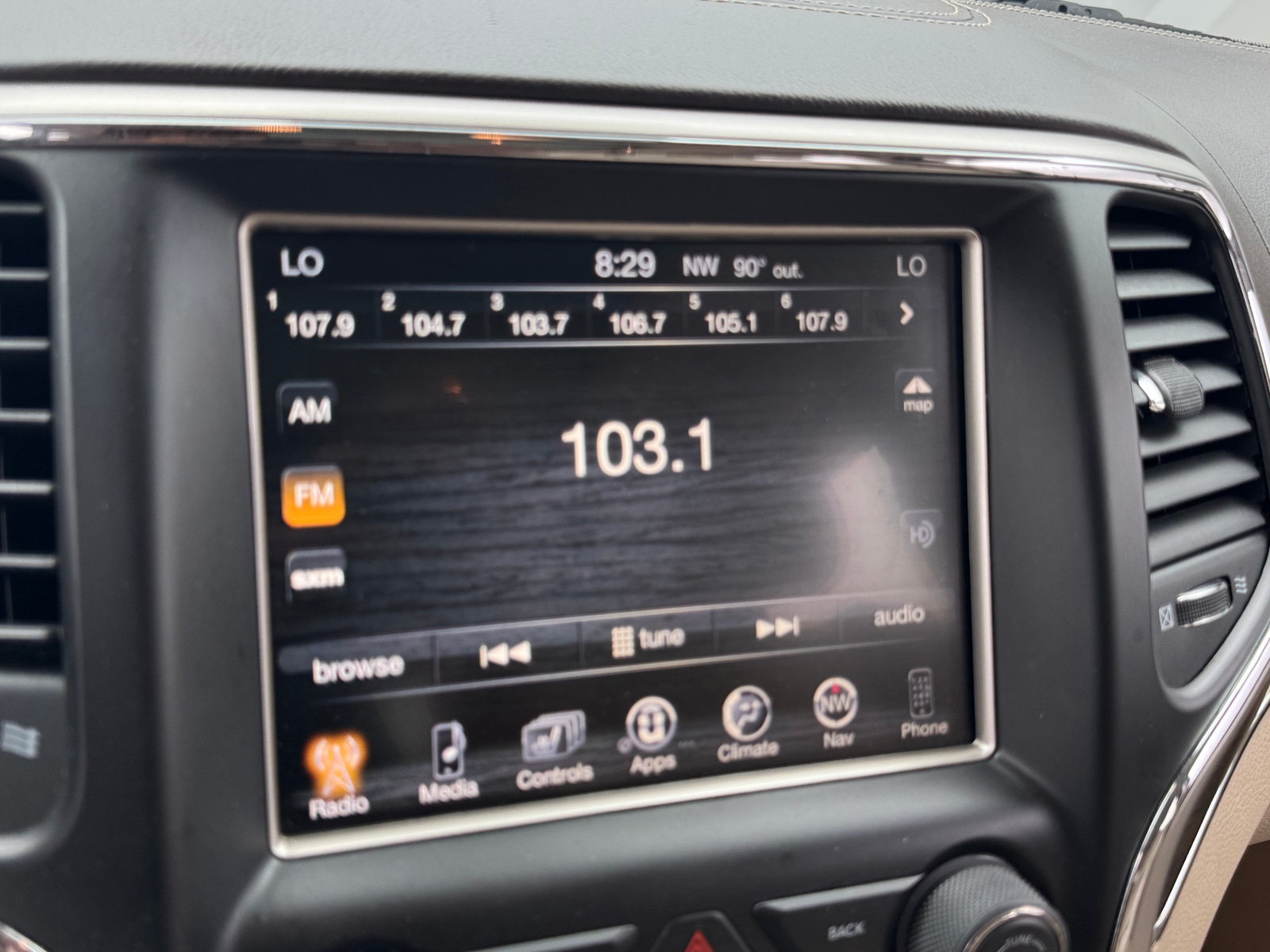 Thumbnail: 2016 Jeep Grand Cherokee - 3