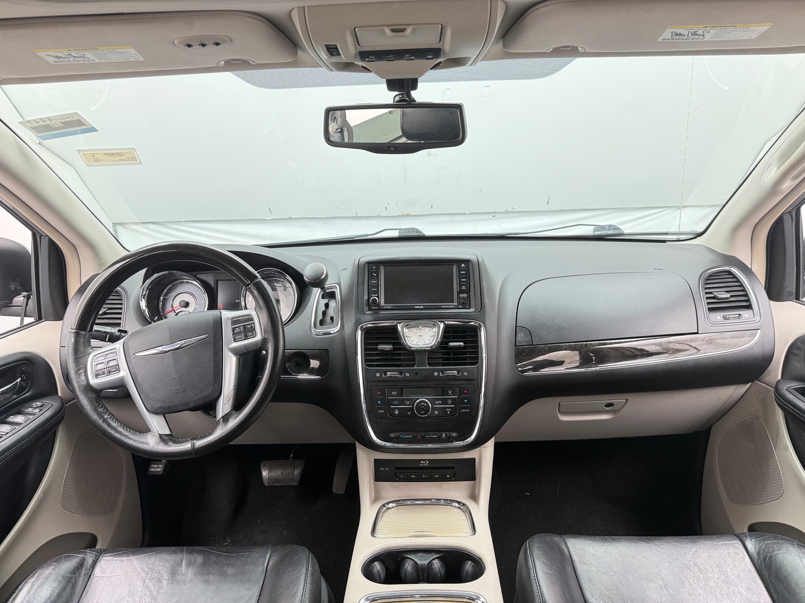 Thumbnail: 2014 Chrysler Town & Country - 2