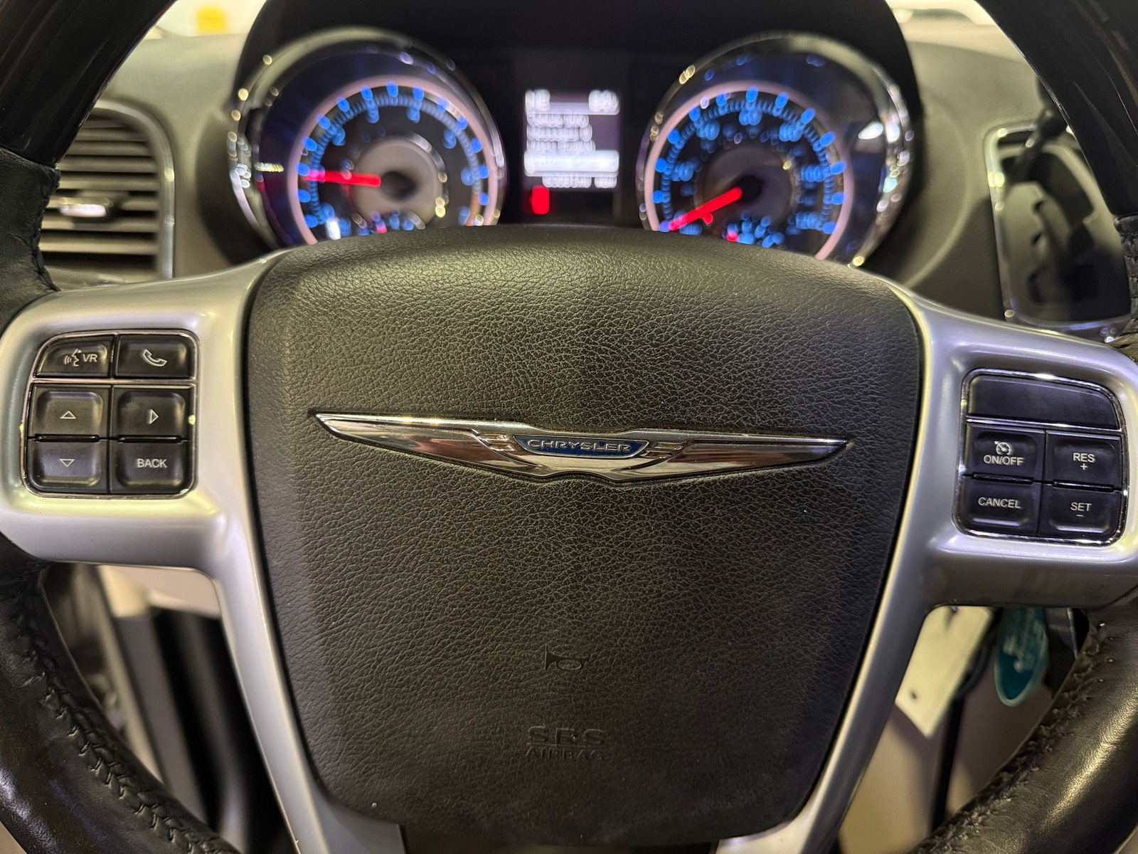 Thumbnail: 2014 Chrysler Town & Country - 4