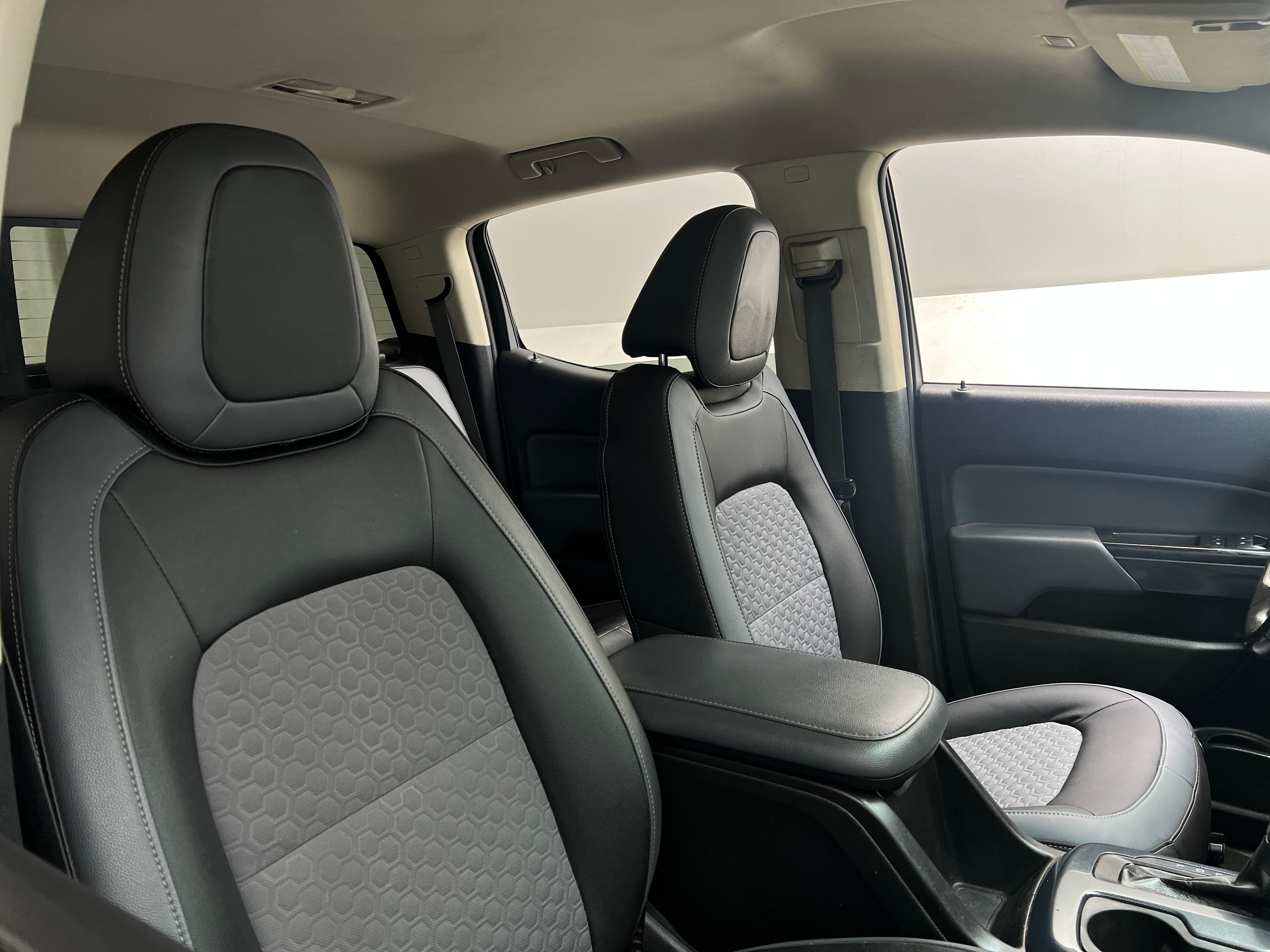 2017 Chevrolet Colorado Z71 - Photo 2