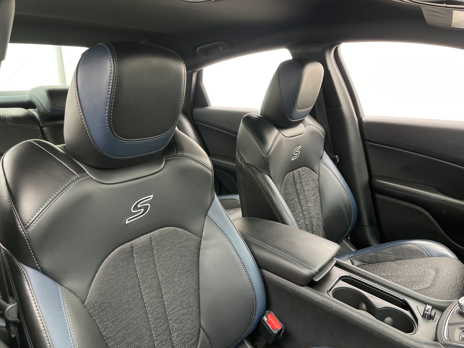 Thumbnail: 2015 Chrysler 200 - 2