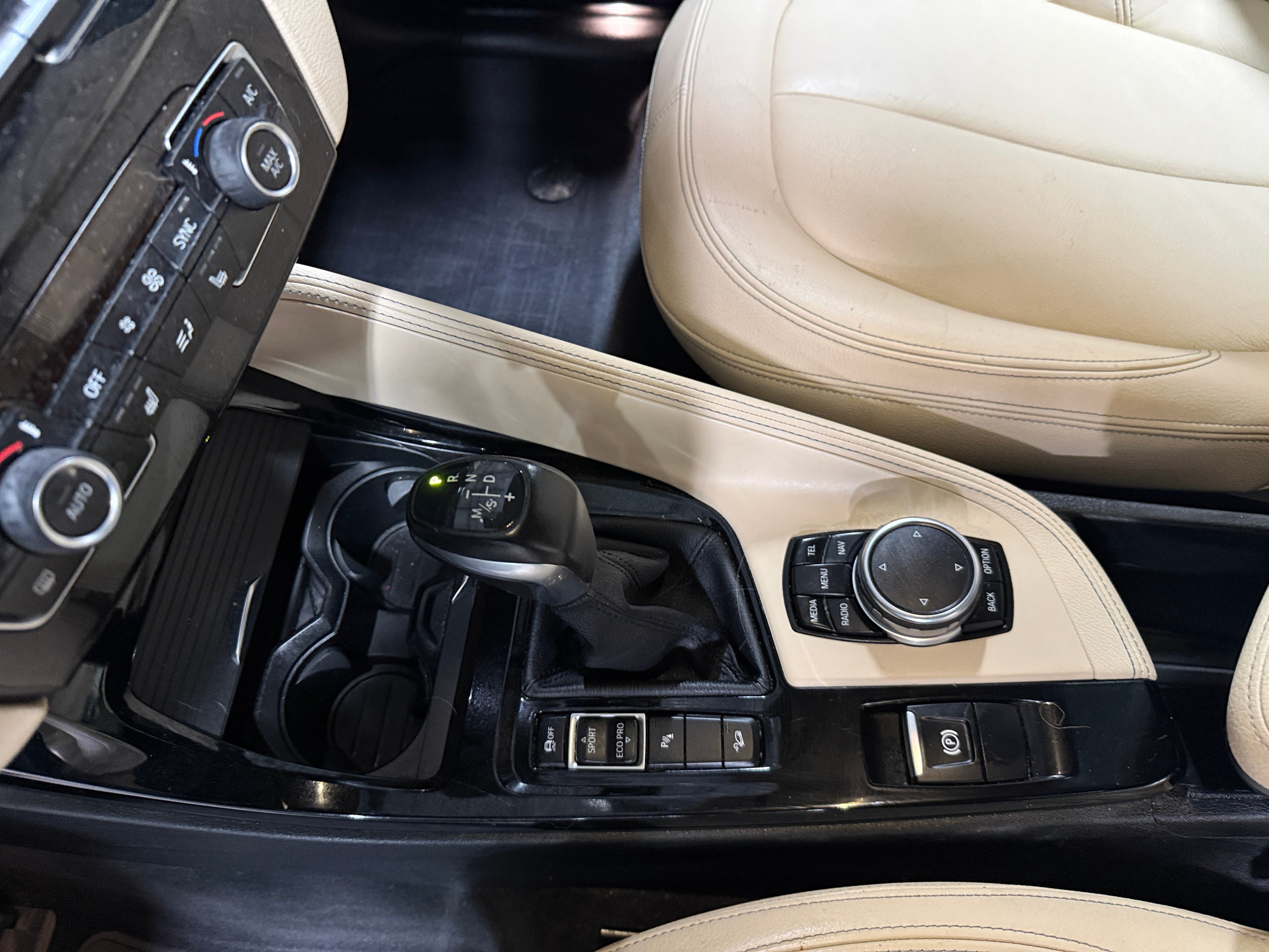 2016 BMW X1 28i - Photo 11
