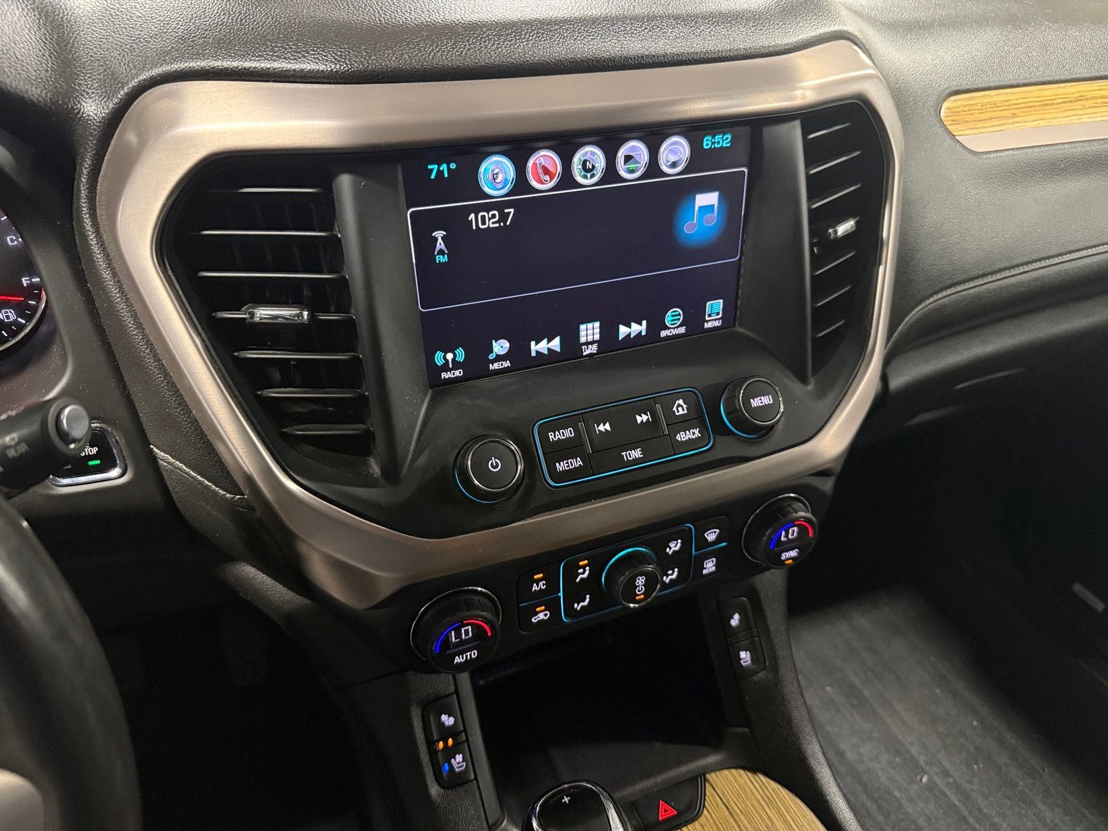 Thumbnail: 2018 GMC Acadia - 3
