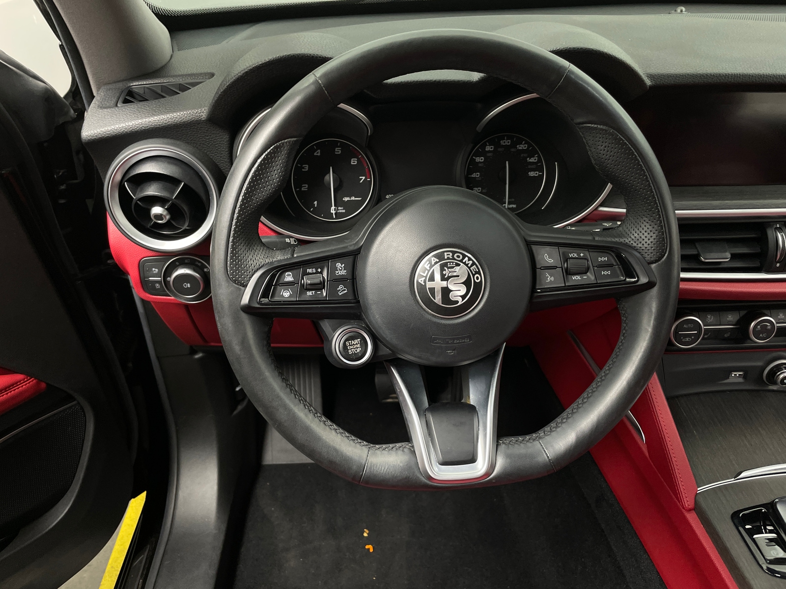 Thumbnail: 2020 Alfa Romeo Stelvio - 4