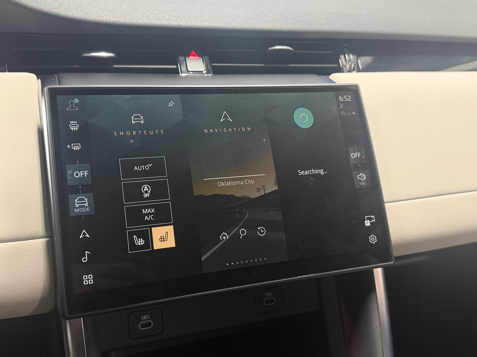 Thumbnail: 2024 Land Rover Discovery Sport - 3