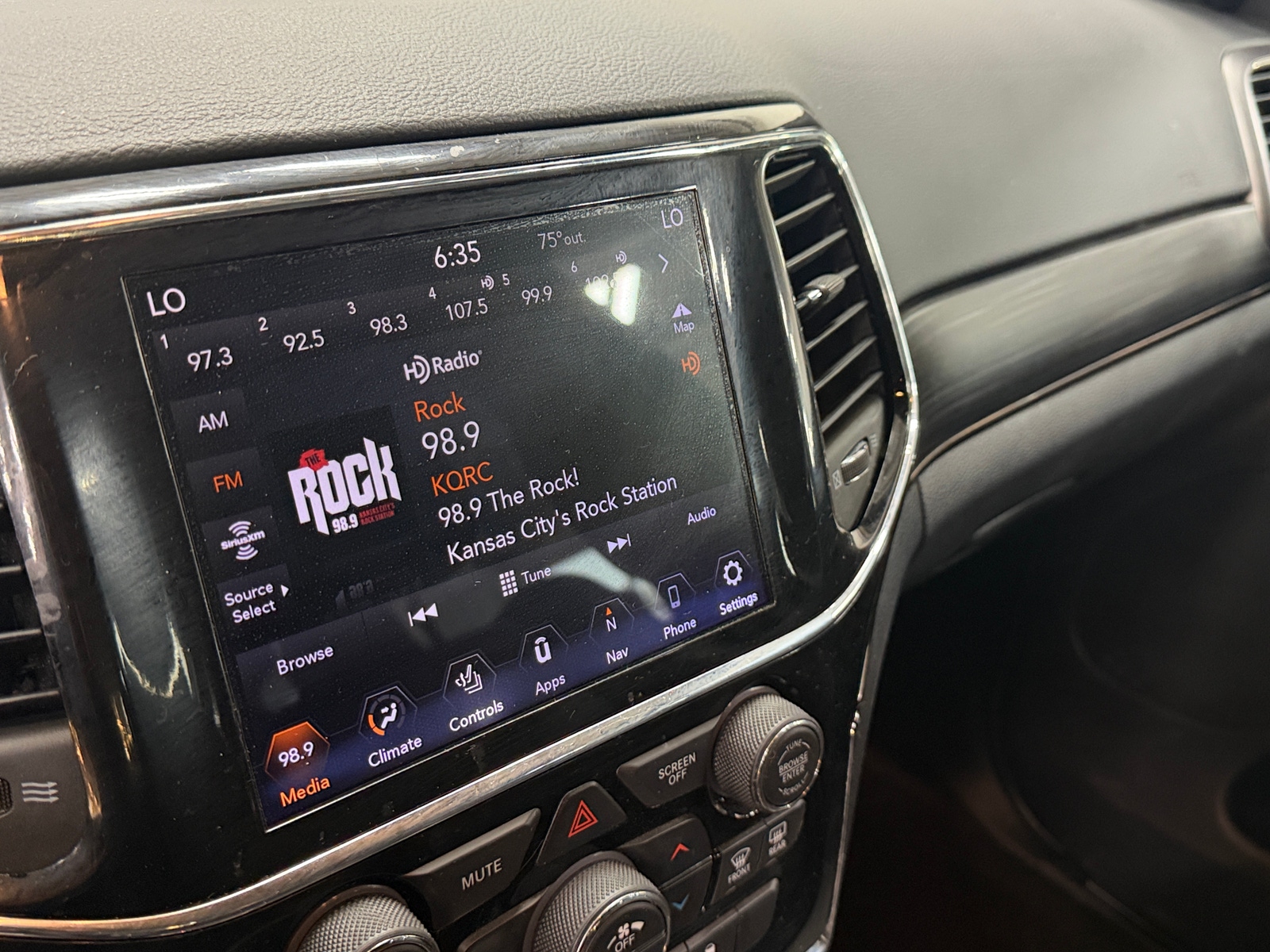 Thumbnail: 2019 Jeep Grand Cherokee - 3